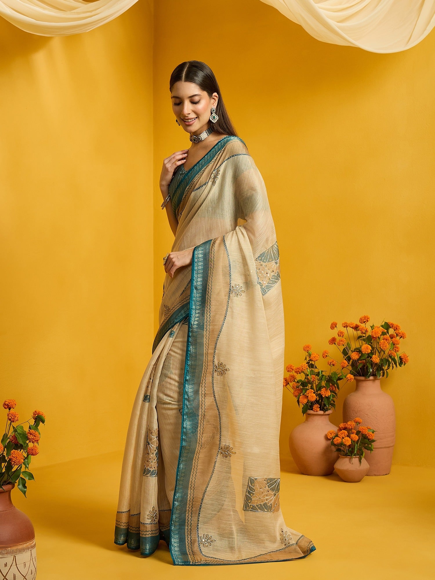 Beige Cotton Blend saree – detail view 1