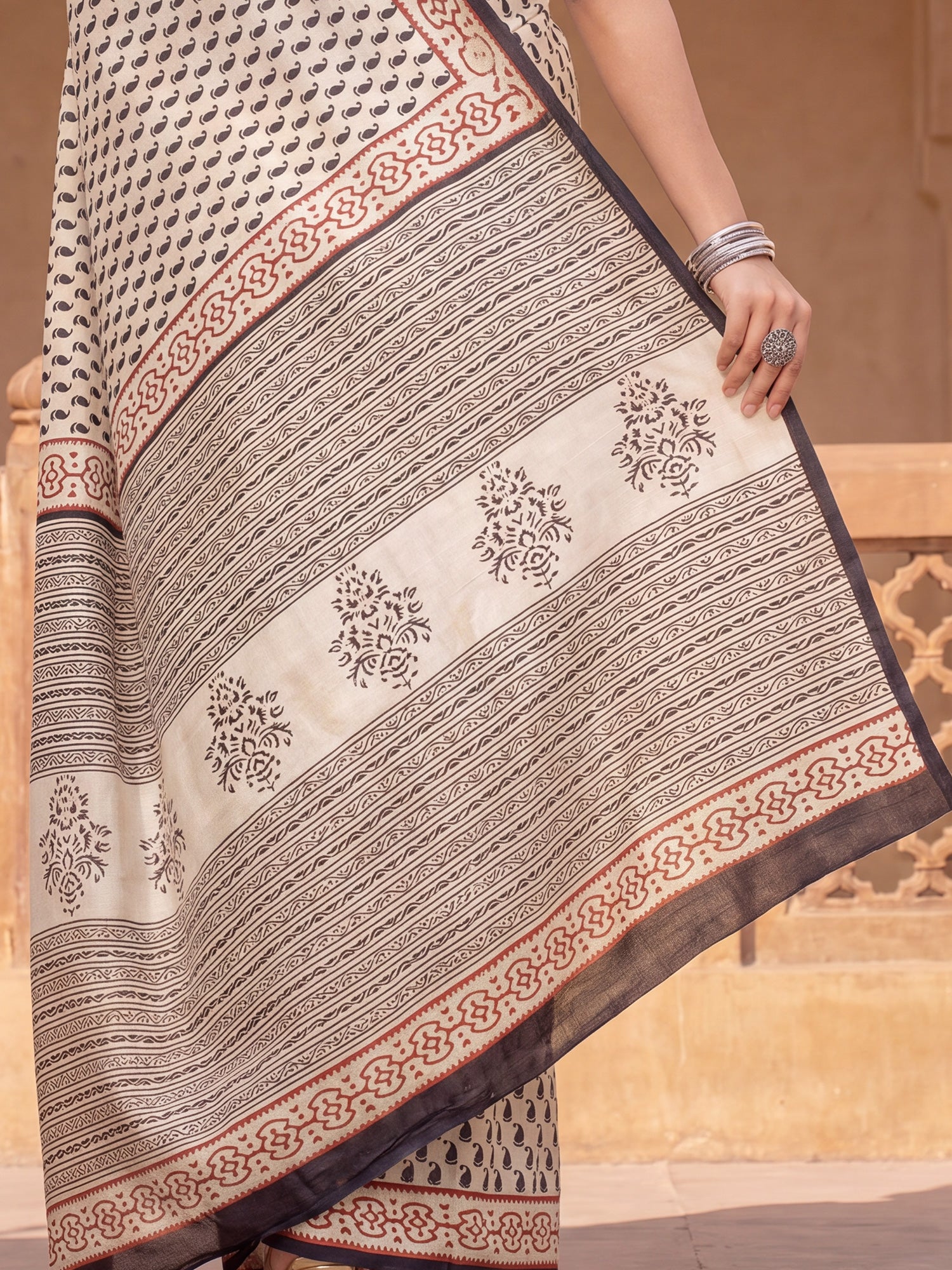 Off White Bhagalpuri Silk saree – detail view 5