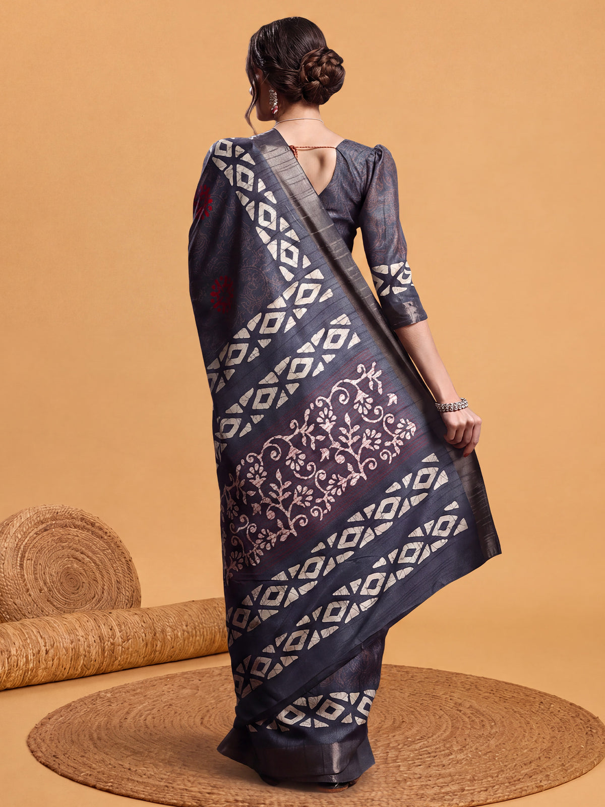 Grey Silk Blend saree – detail view 1