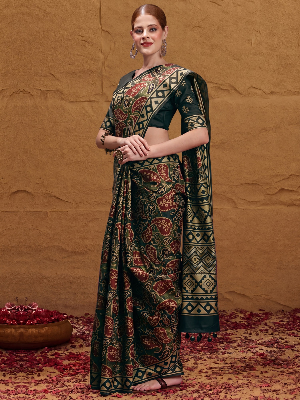 Dark Green Silk Blend saree – detail view 2