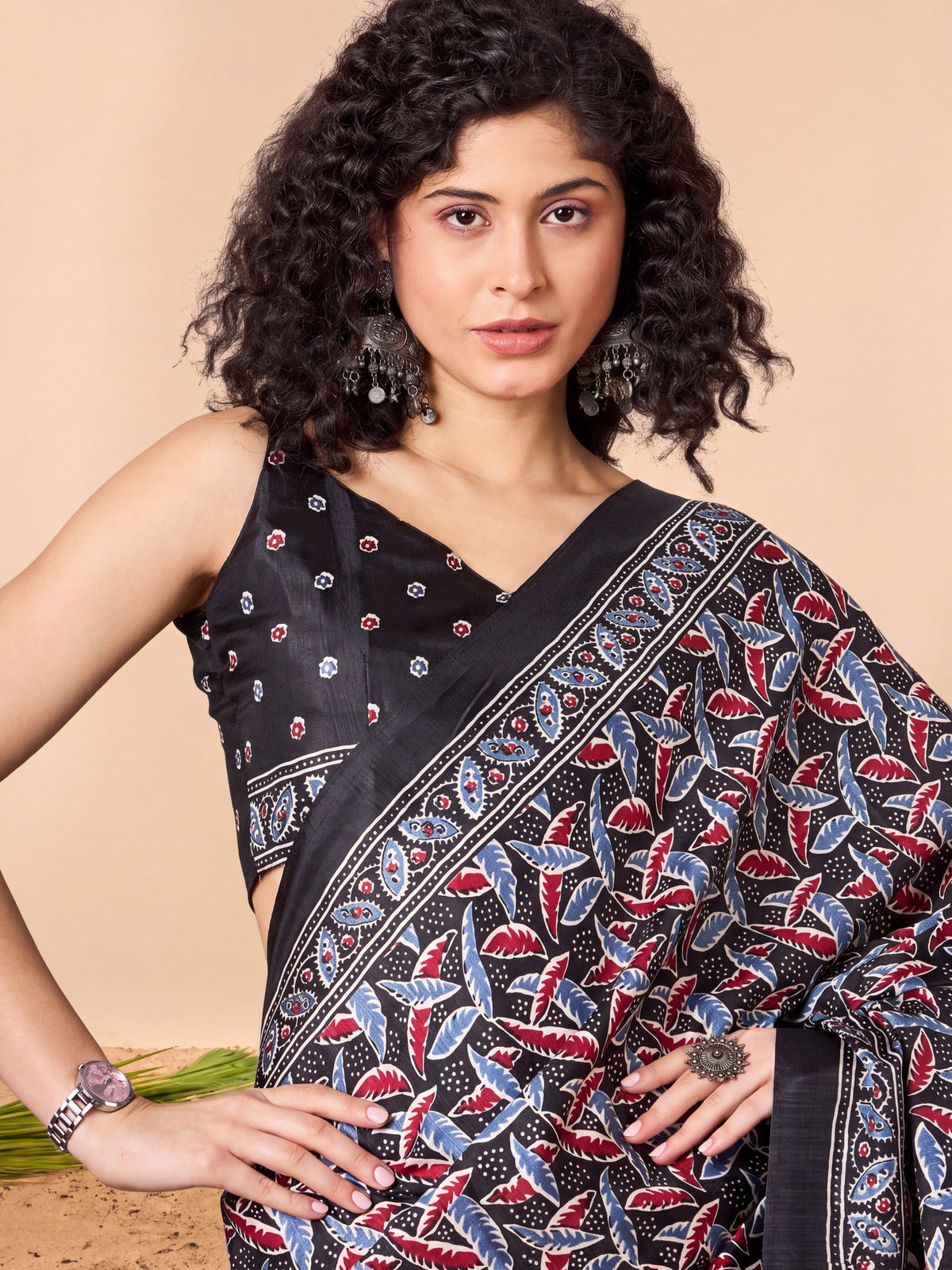 Black Dola Silk saree – detail view 5