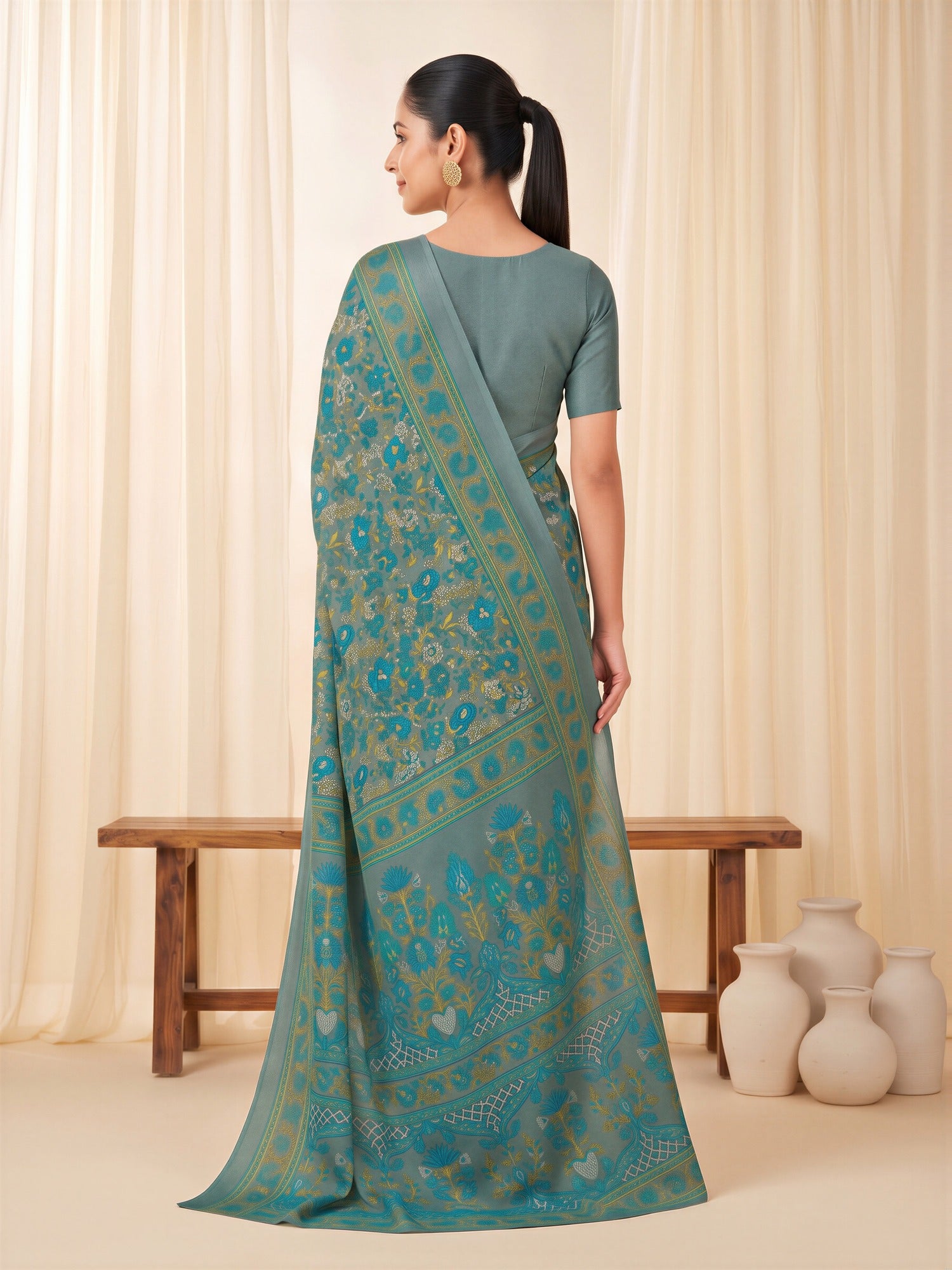 Grey Crepe saree – detail view 1