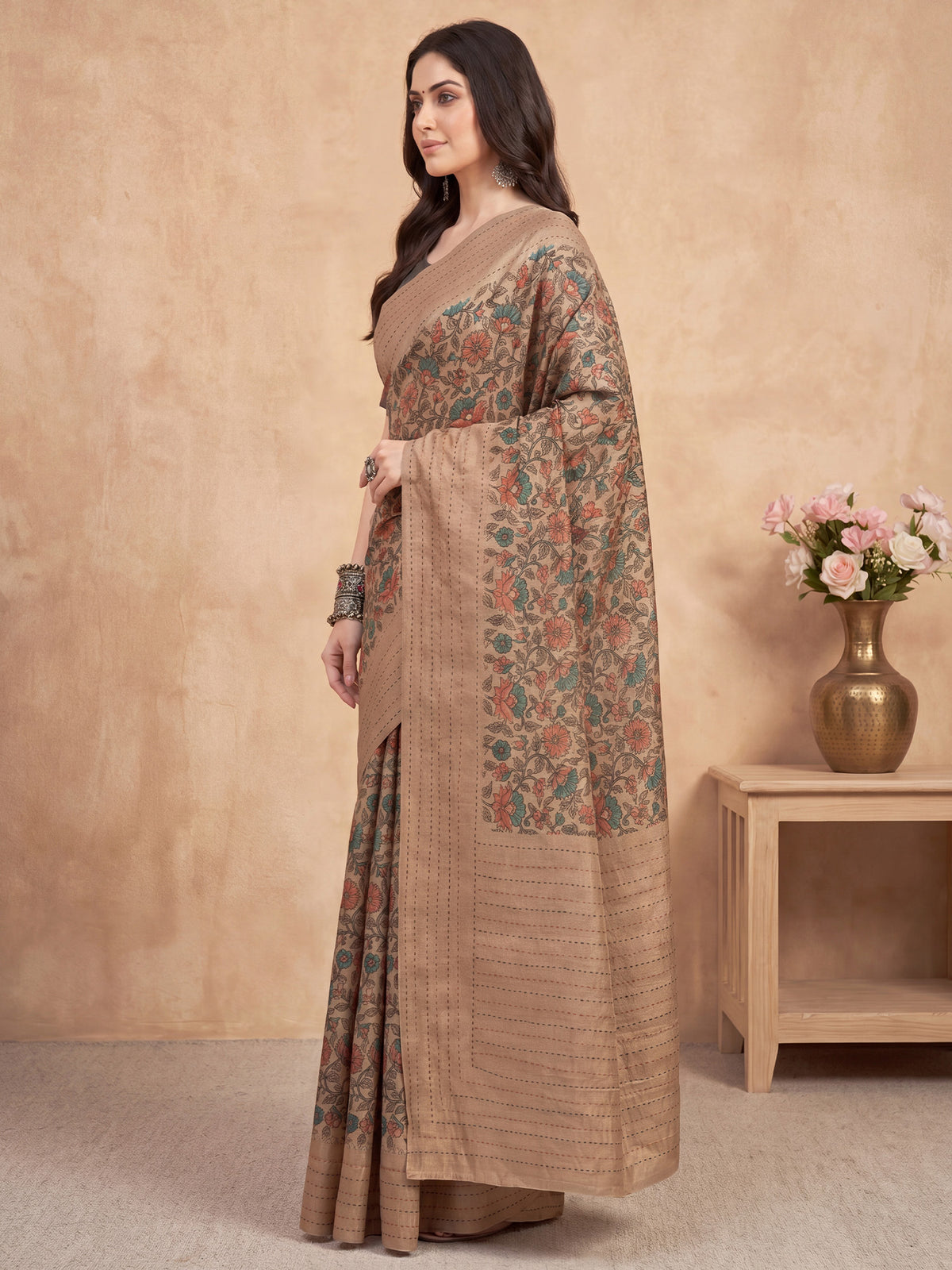 Beige Silk Blend saree – detail view 2