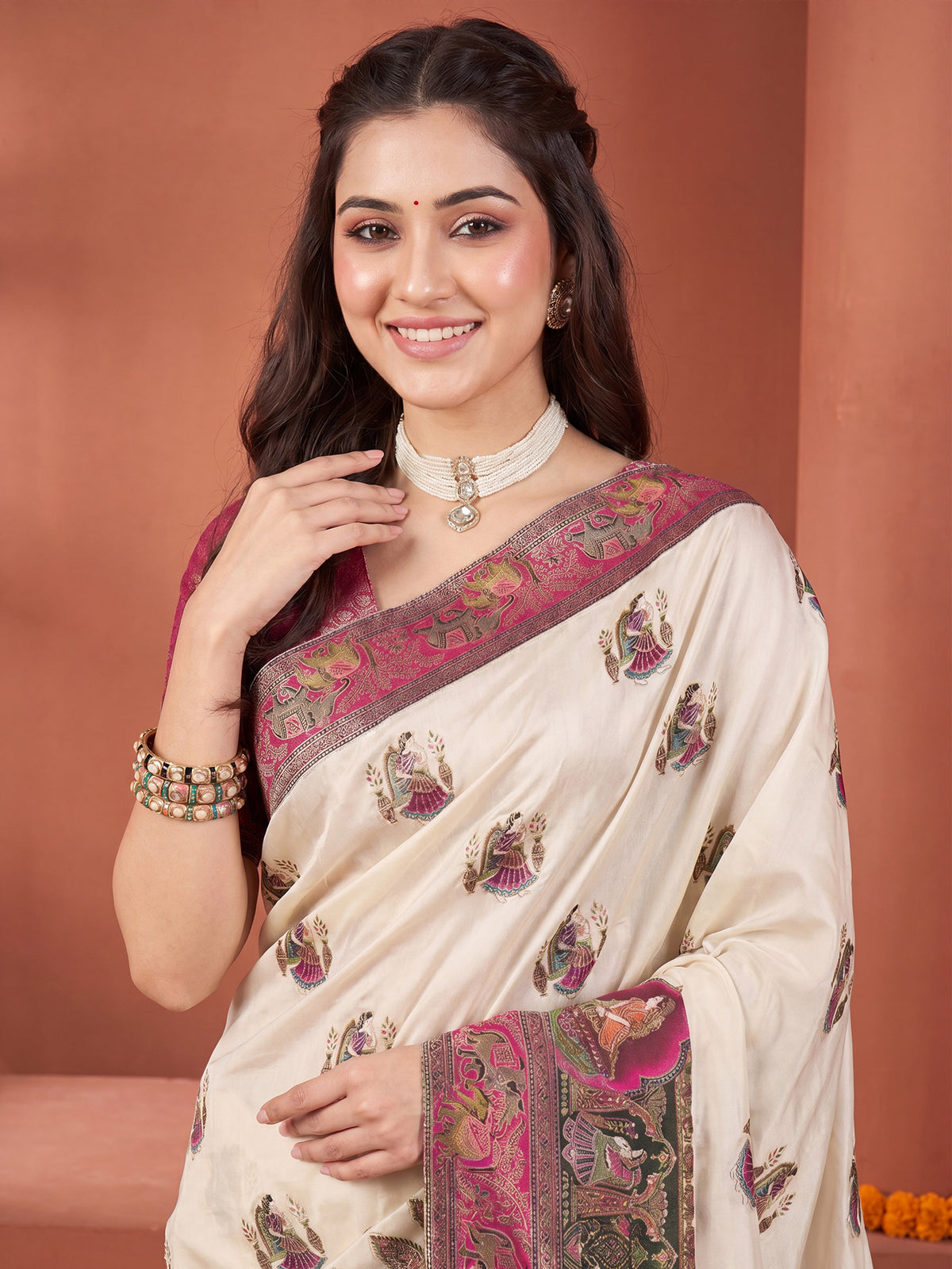 Cream Viscose Silk saree – detail view 4