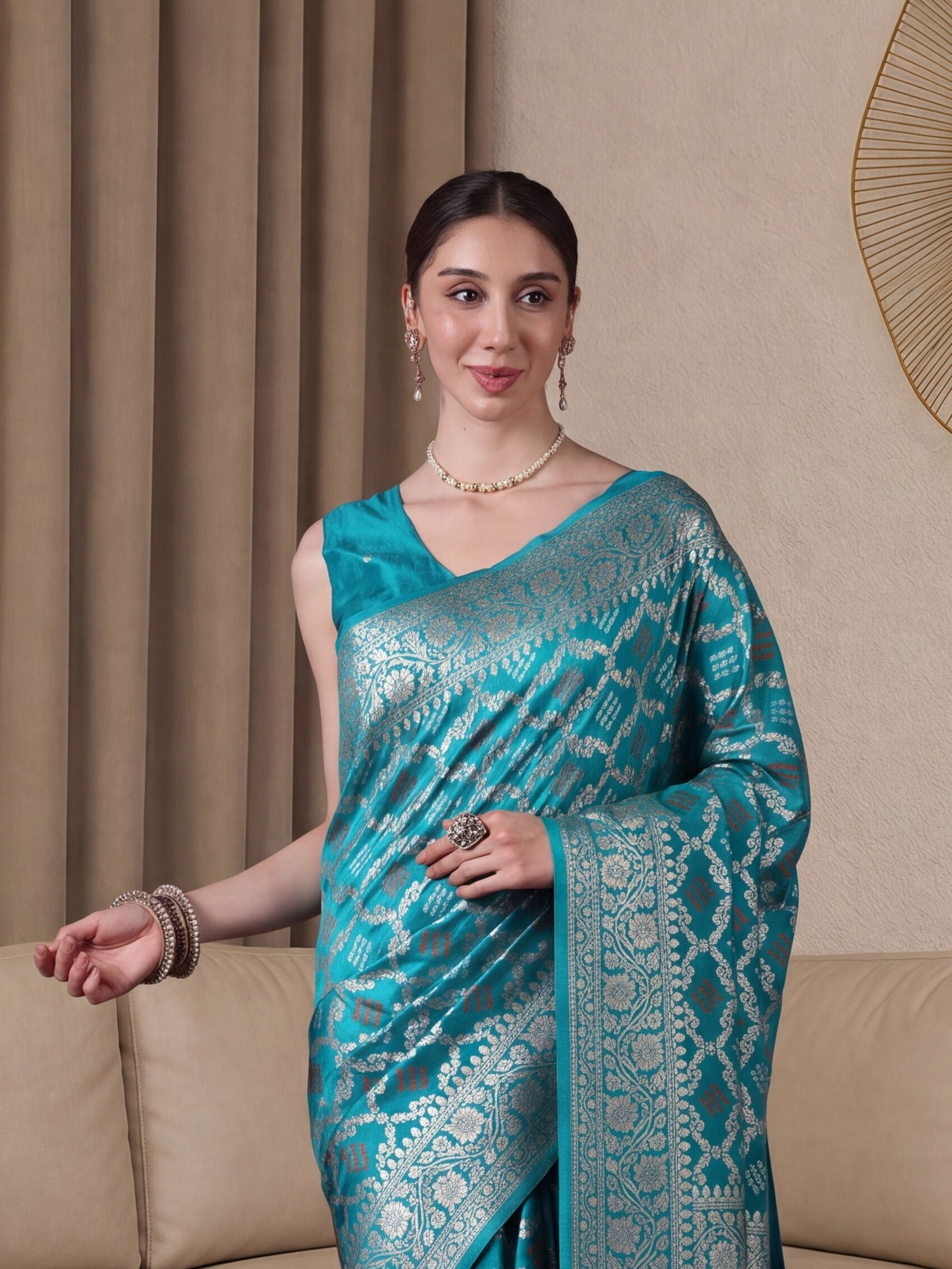 Turquoise Dola Silk saree – detail view 2