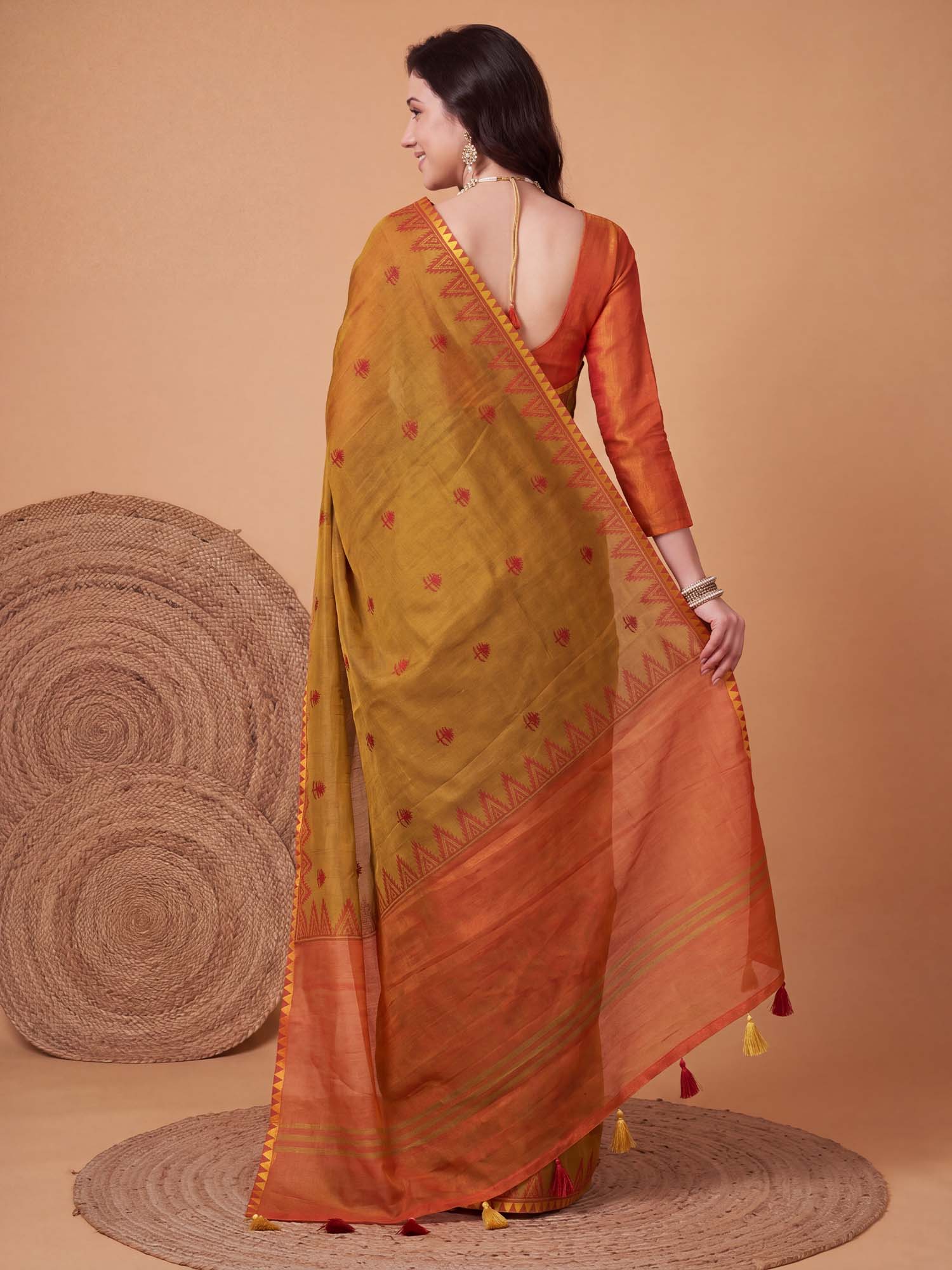Gold Linen saree – detail view 1