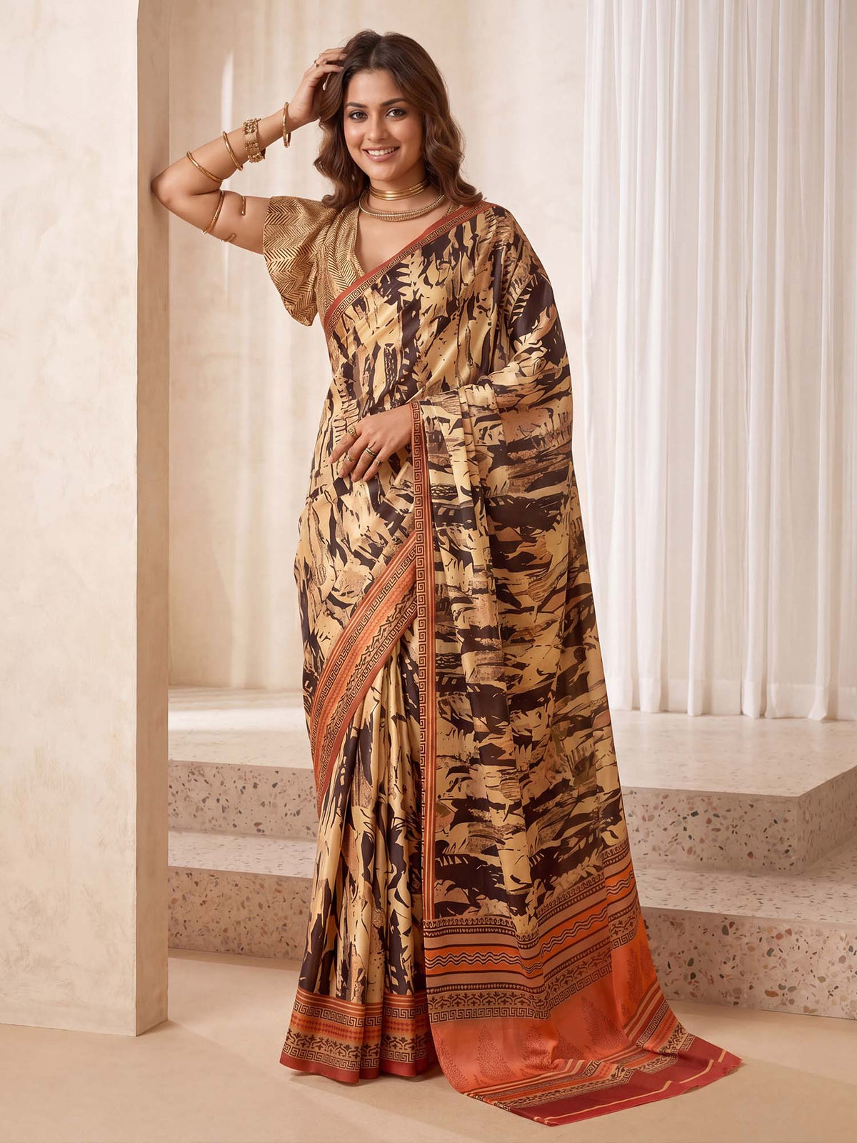 Beige Crepe saree – detail view 3