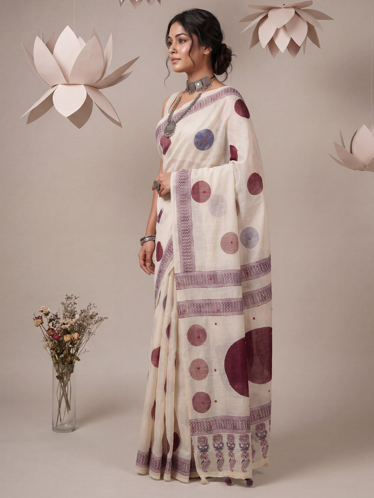 Off White Linen saree – detail view 2