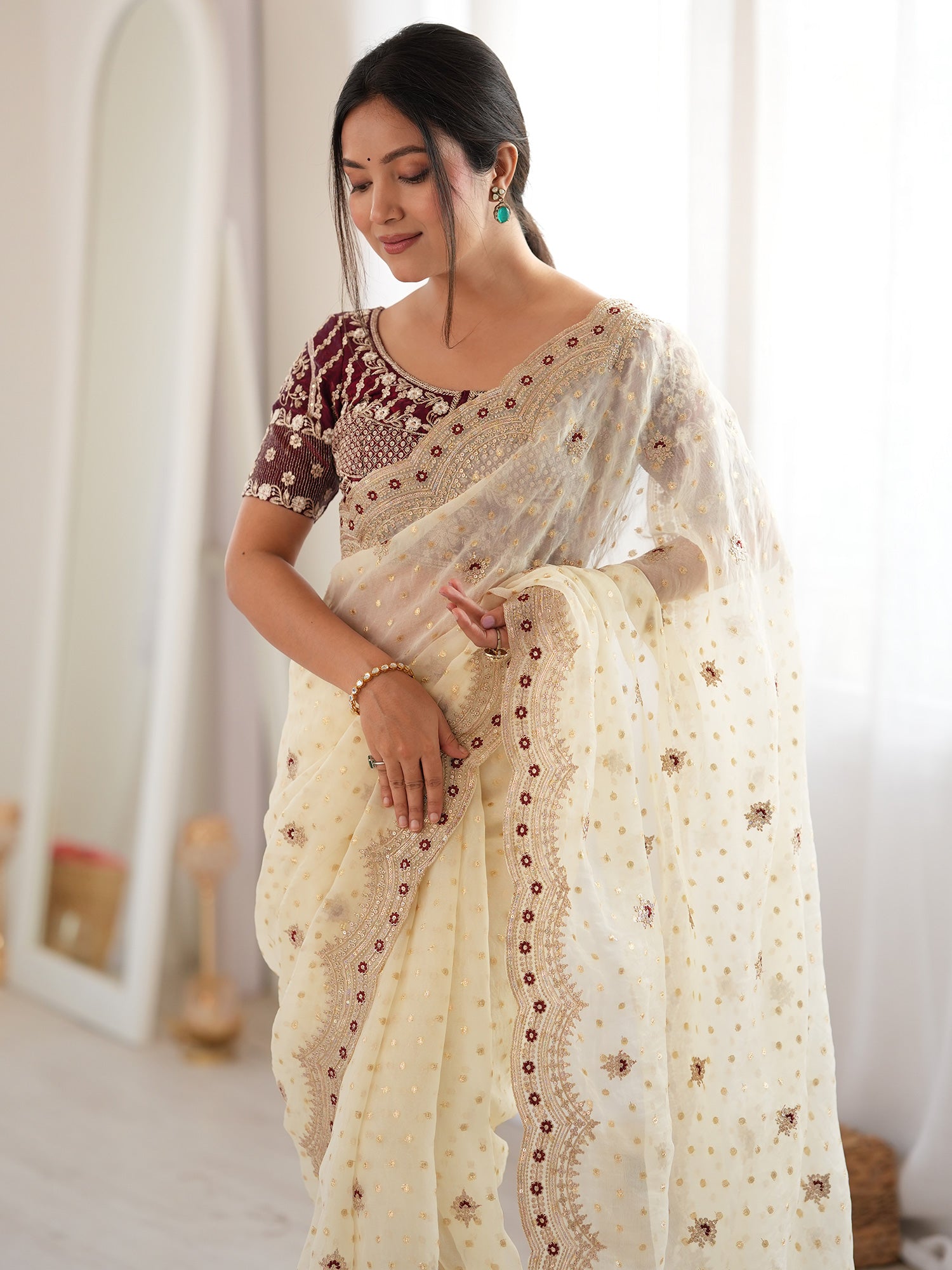 White Silk Blend saree – detail view 4