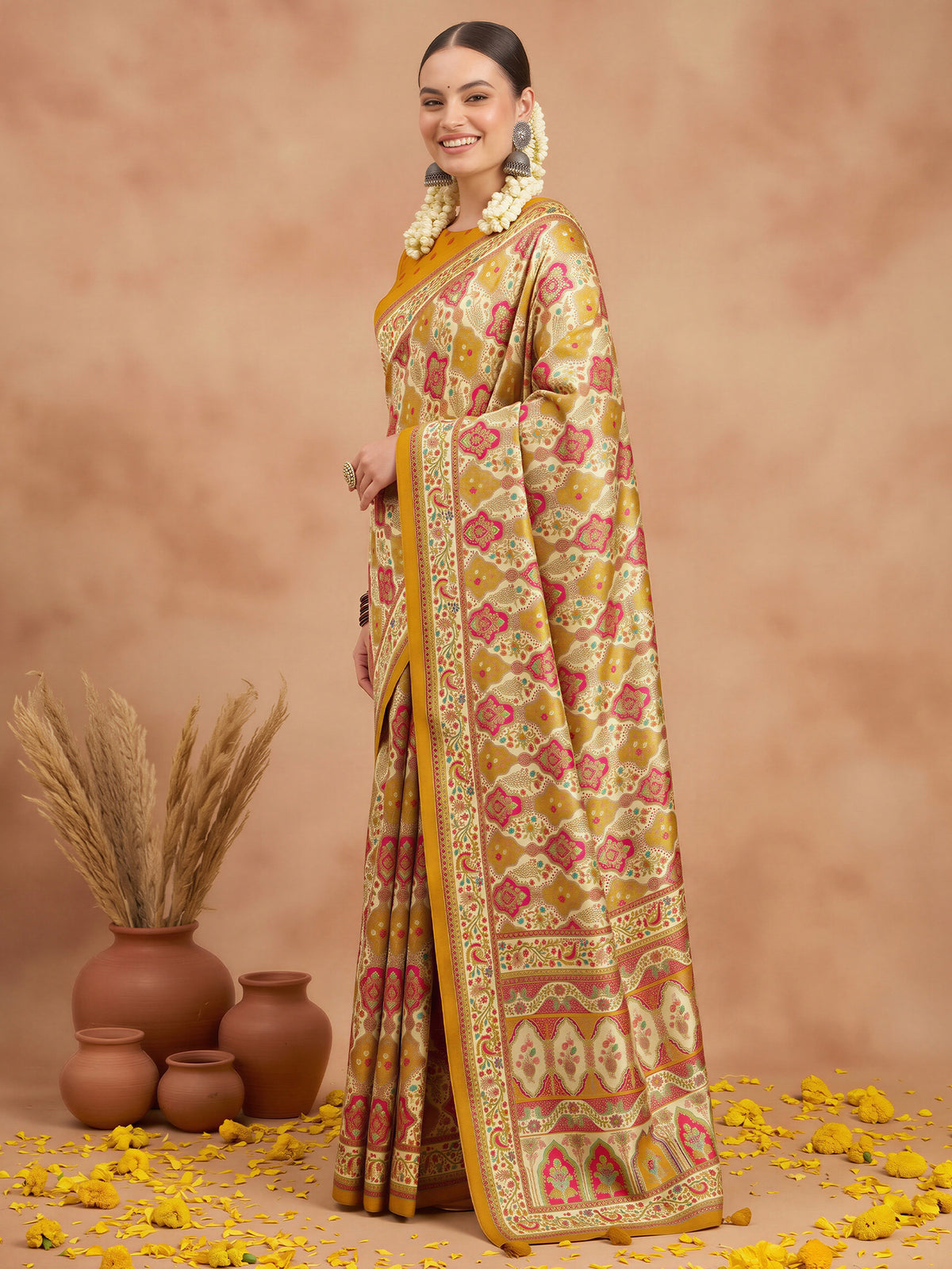 Cream Silk Blend saree – detail view 2
