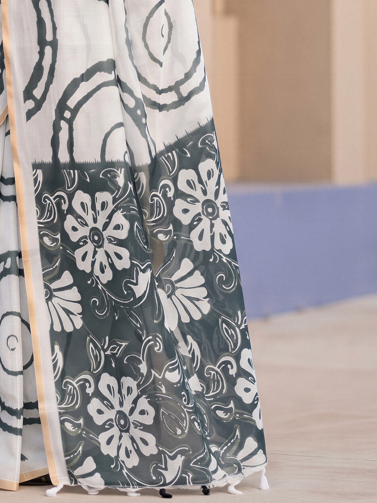 White Cotton Blend saree – detail view 5