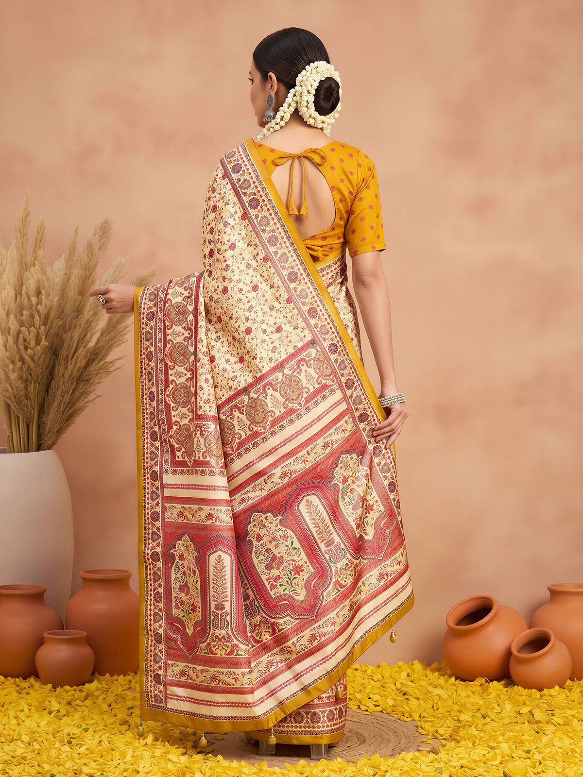 Cream Silk Blend saree – detail view 1
