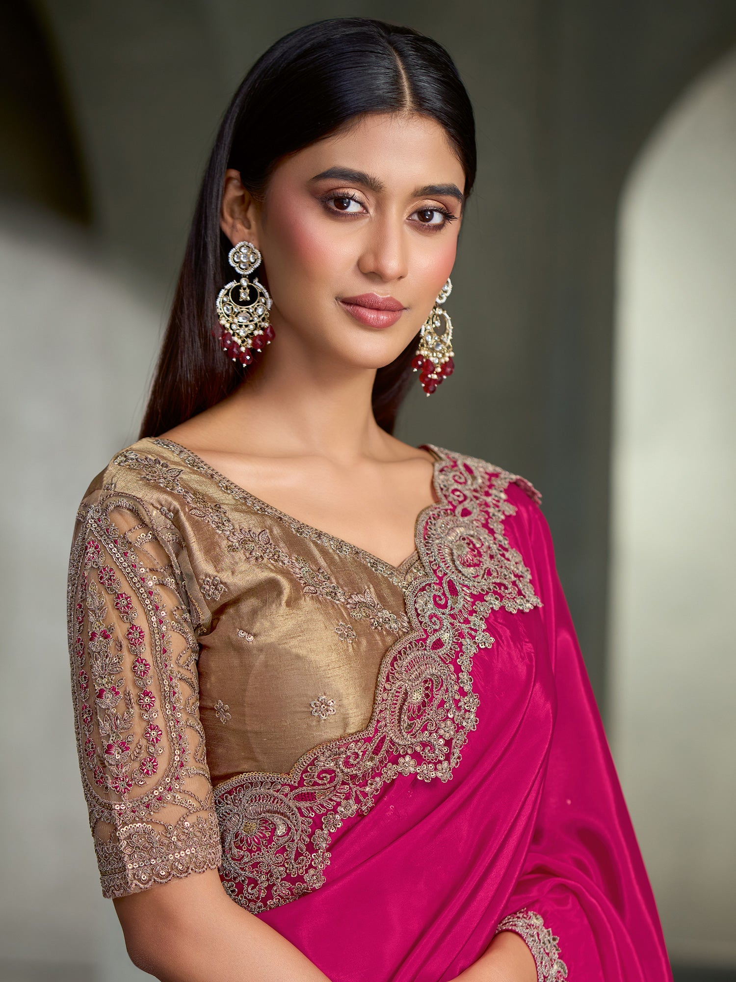 Pink Crepe saree – detail view 1