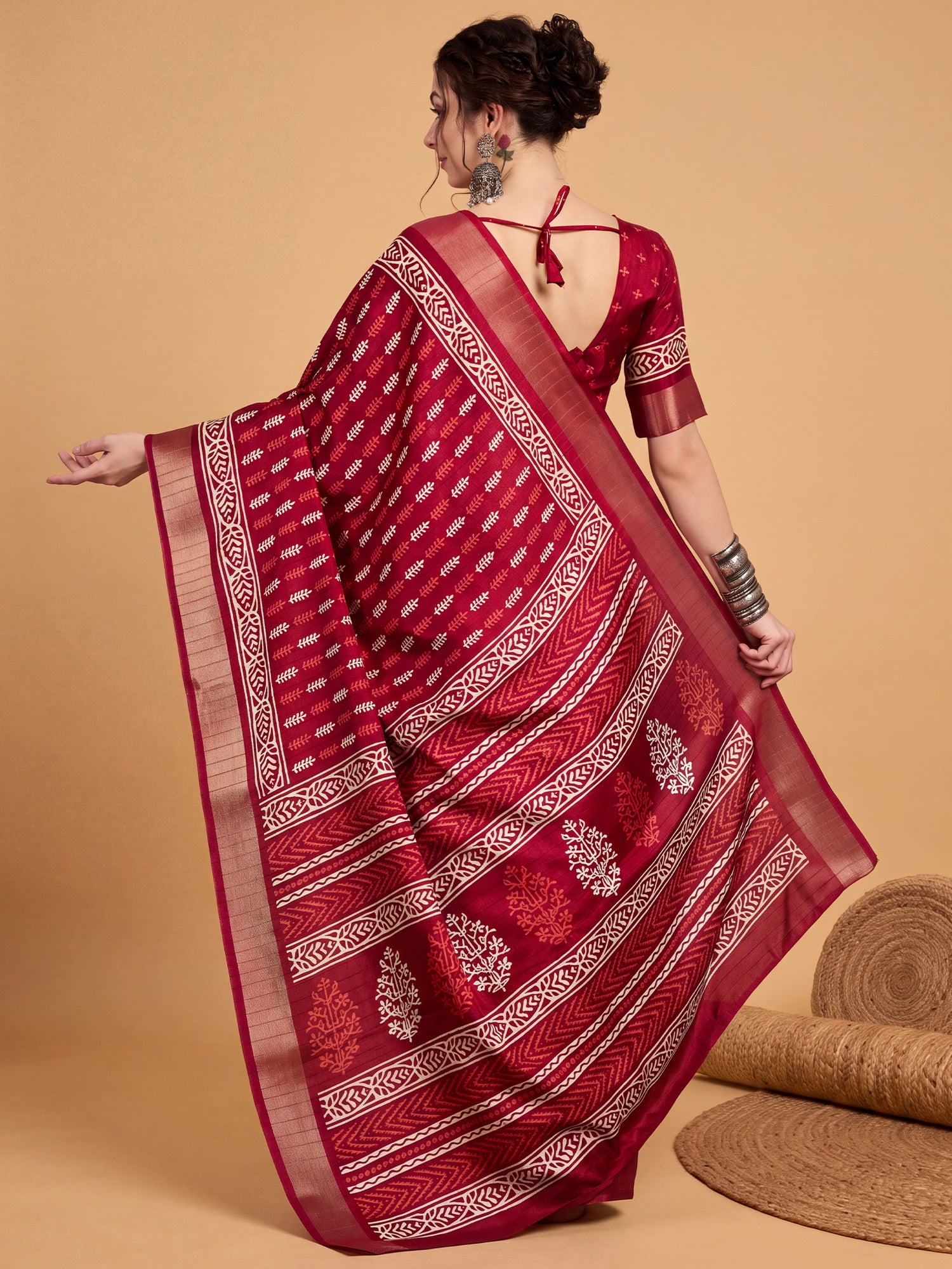 Red Silk Blend saree – detail view 1
