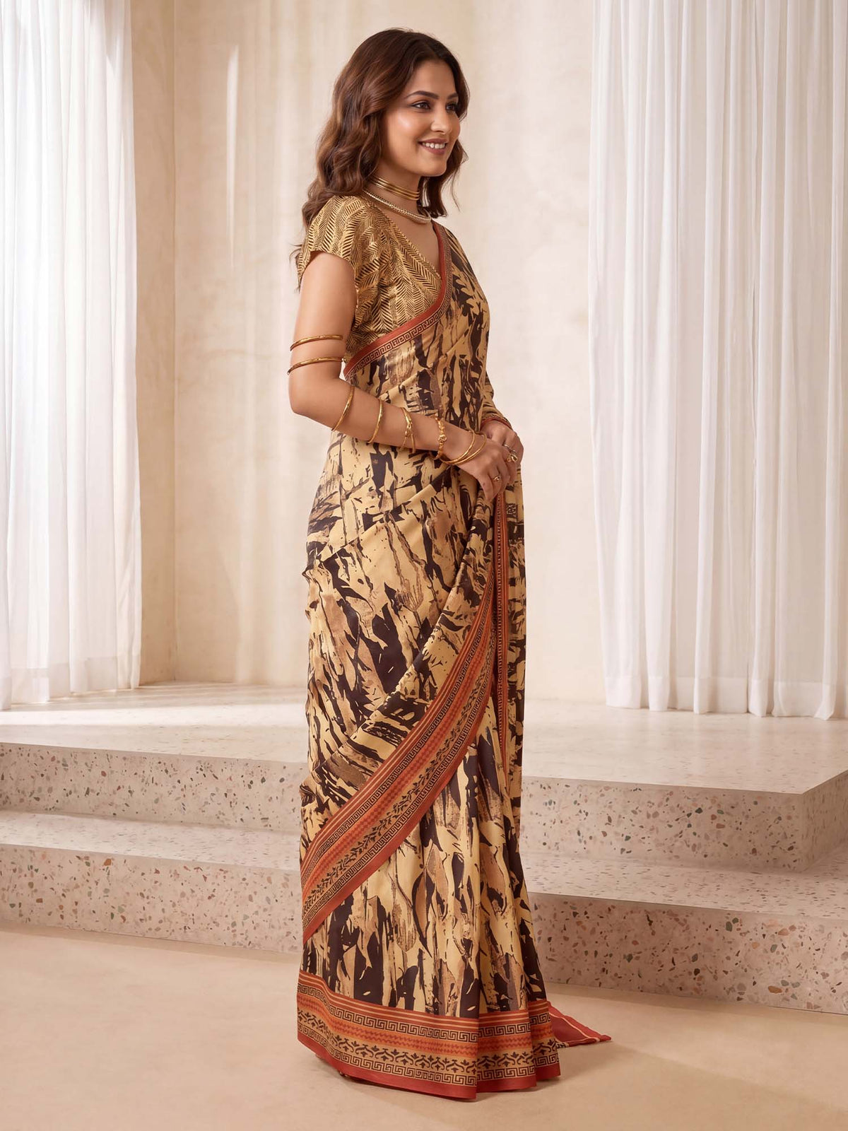Beige Crepe saree – detail view 2