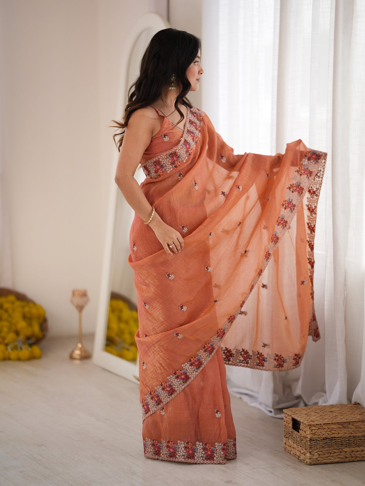 Peach Tissue saree – detail view 1