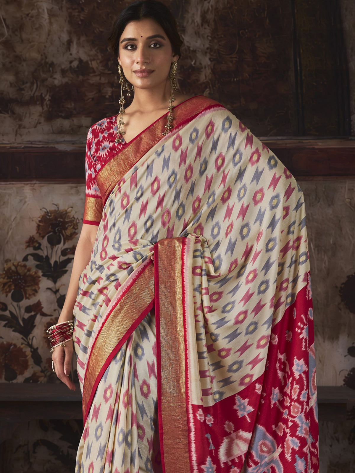 Off White silk blend saree view 4