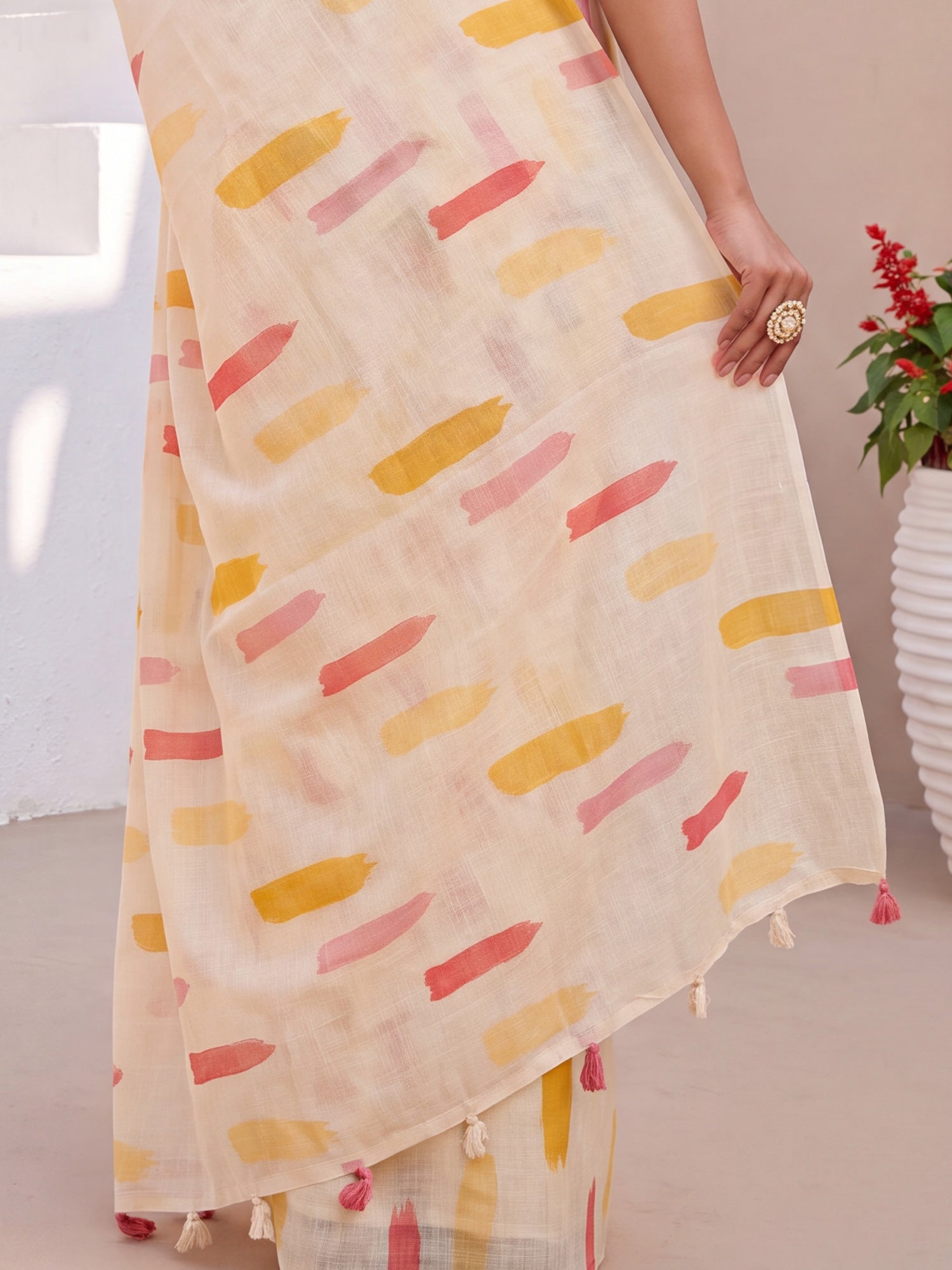 Cream Cotton Linen saree – detail view 5