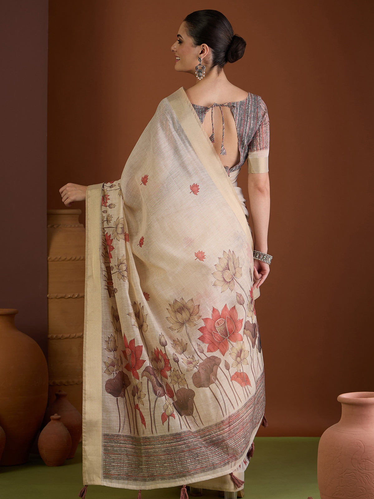 Beige linen blend saree view 2