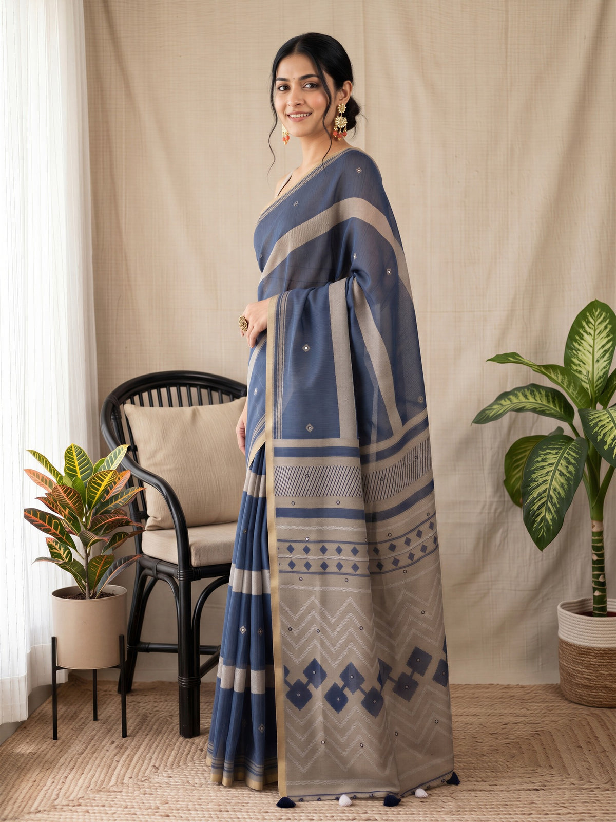 Navy Blue Linen Blend saree – detail view 2