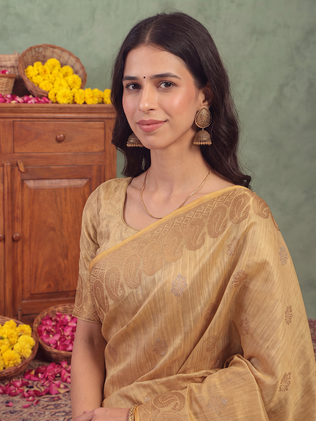 Cream Linen saree – detail view 4