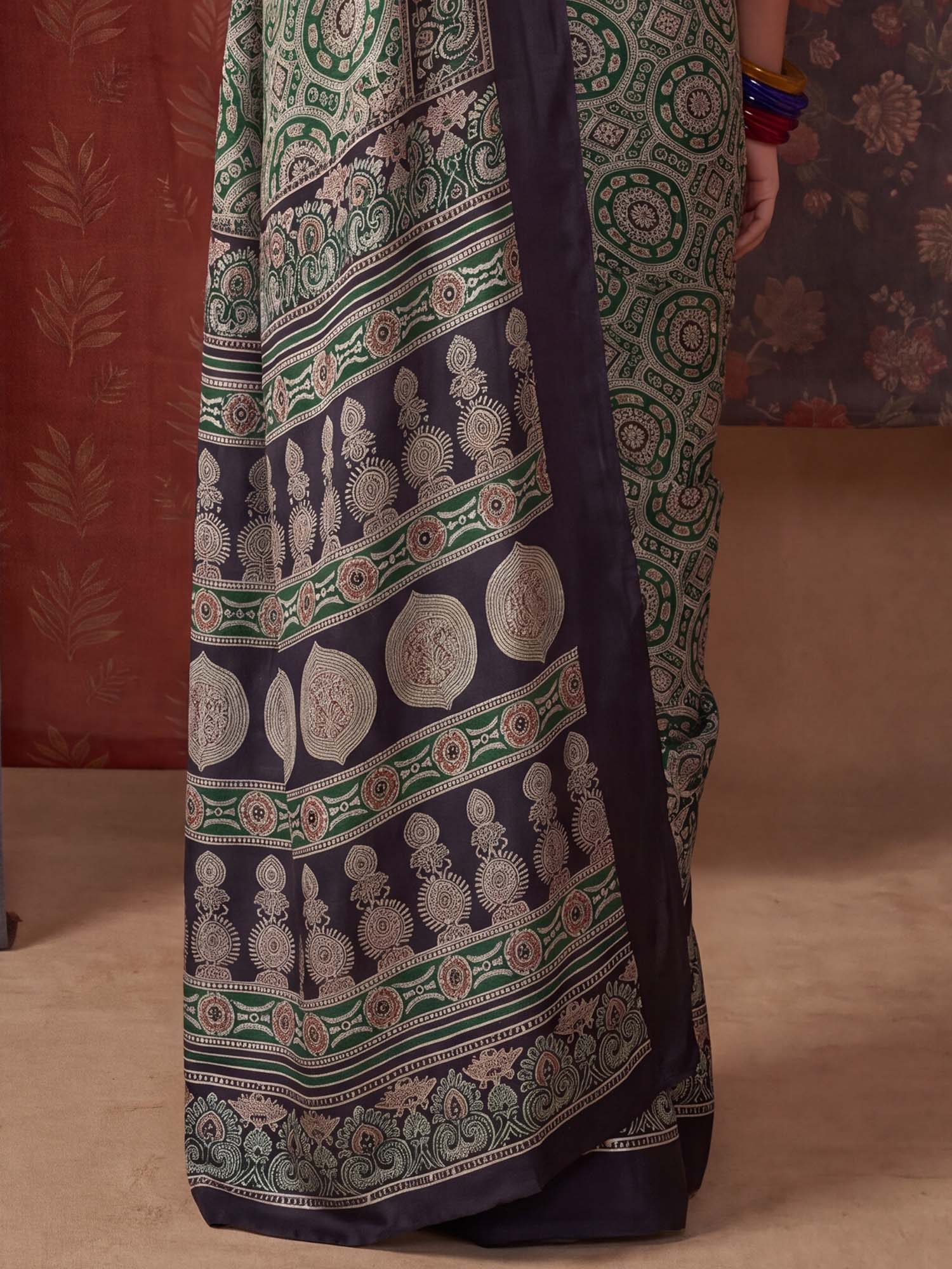 Green Crepe saree – detail view 5