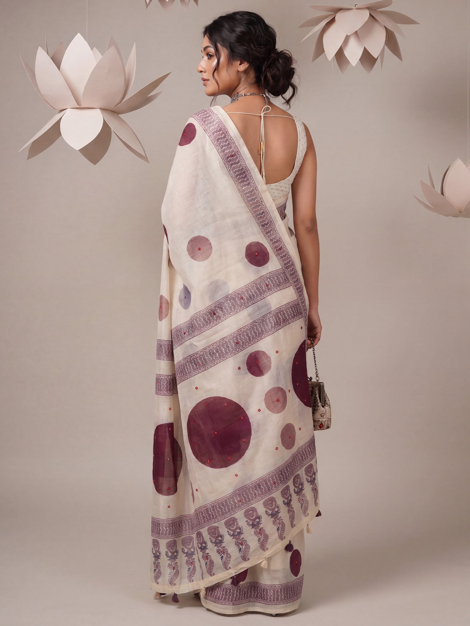 Off White Linen saree – detail view 1