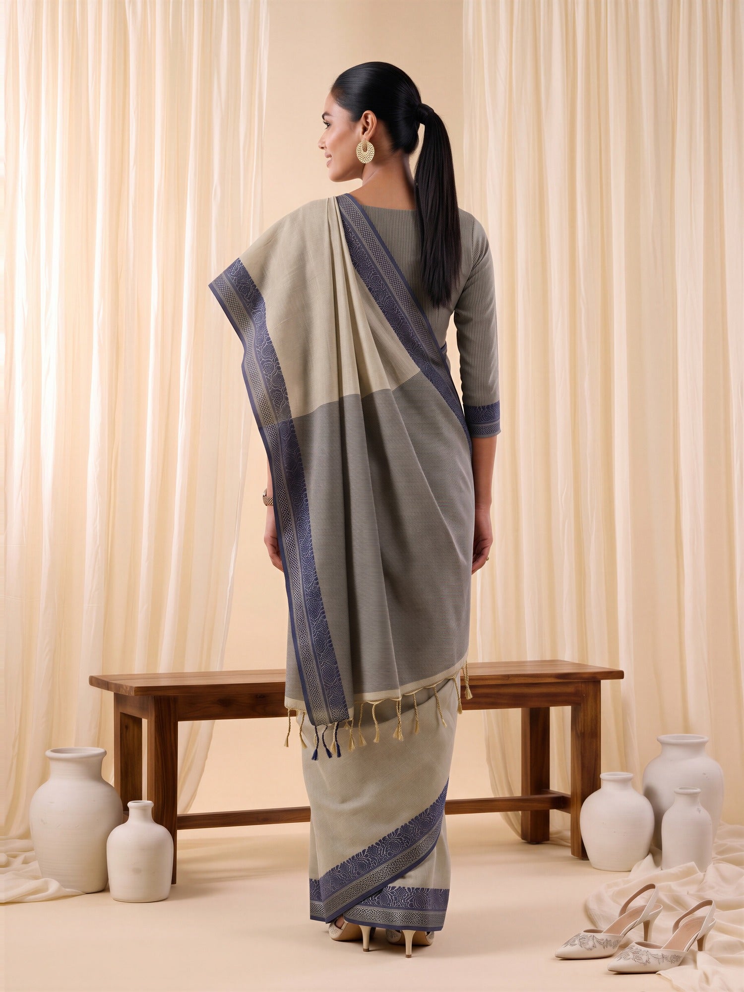 Beige Cotton Blend saree – detail view 1