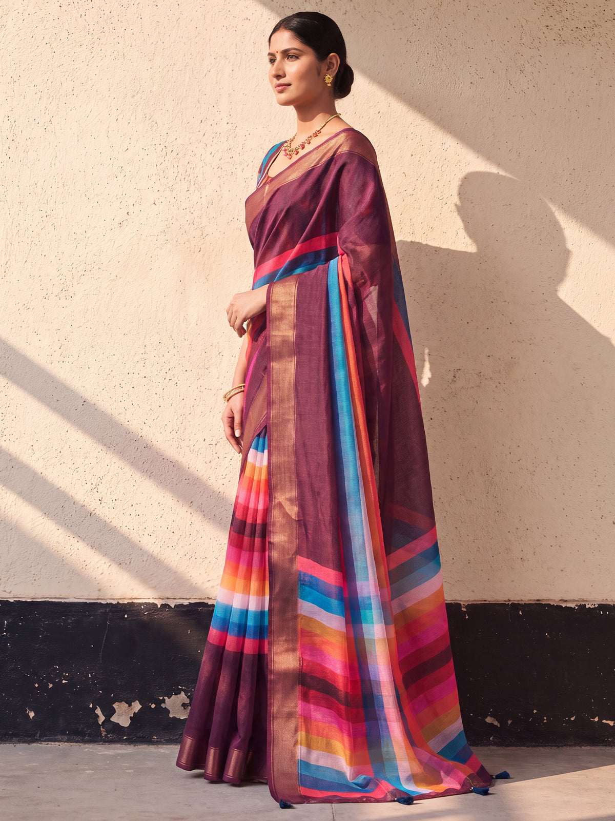 Dark Brown Linen saree – detail view 2