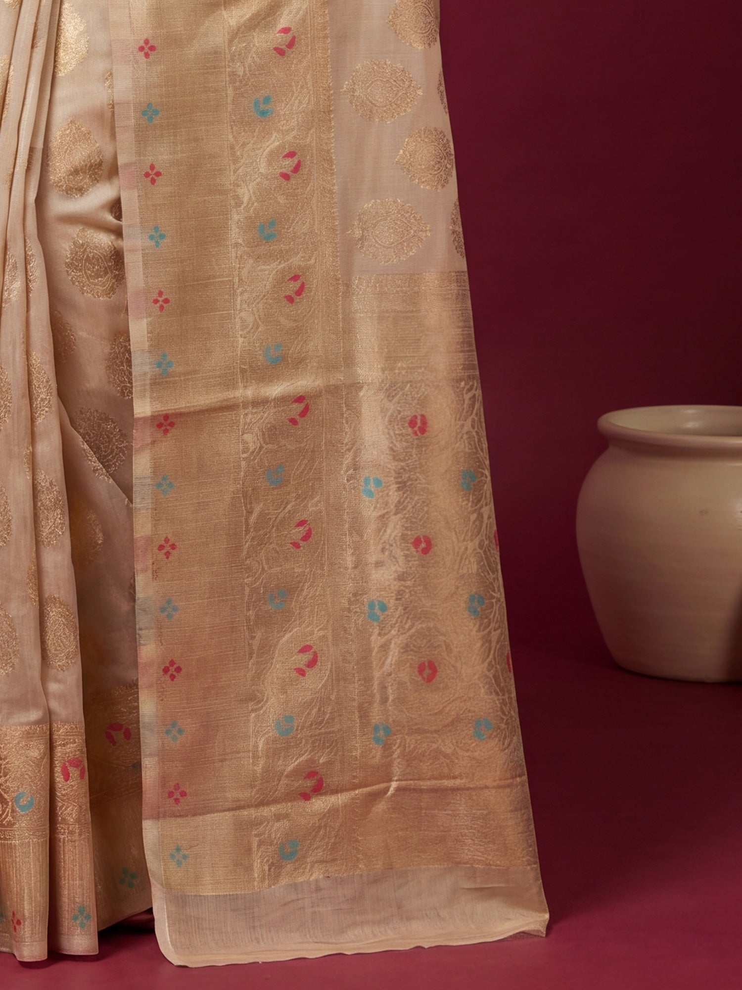 Cream Silk Blend saree – detail view 5