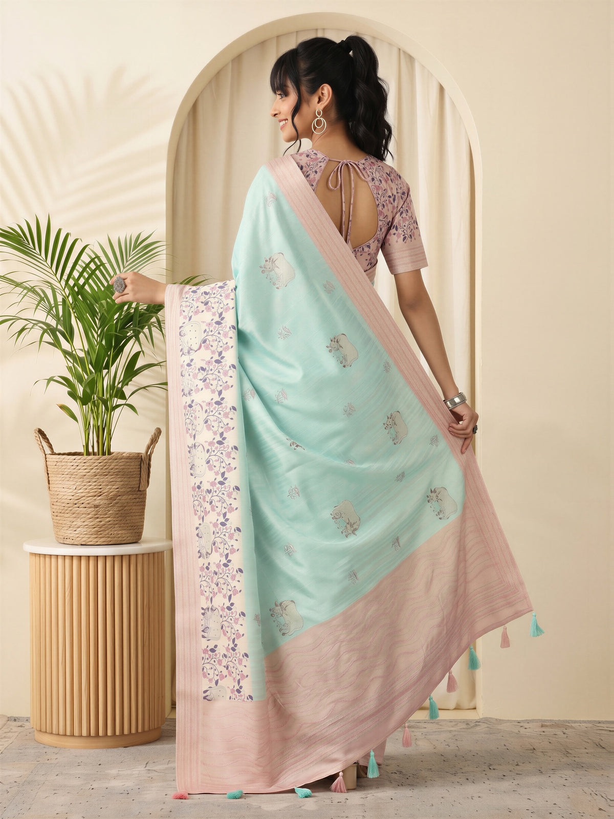 Turquoise Silk Blend saree – detail view 1