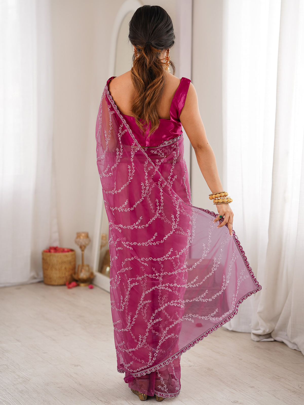 Magenta Net saree – detail view 1
