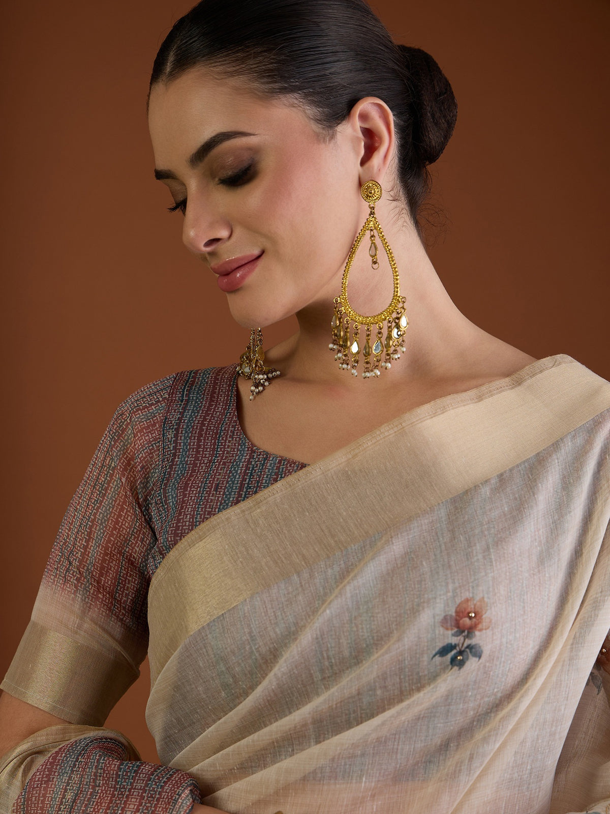 Beige linen blend saree view 5