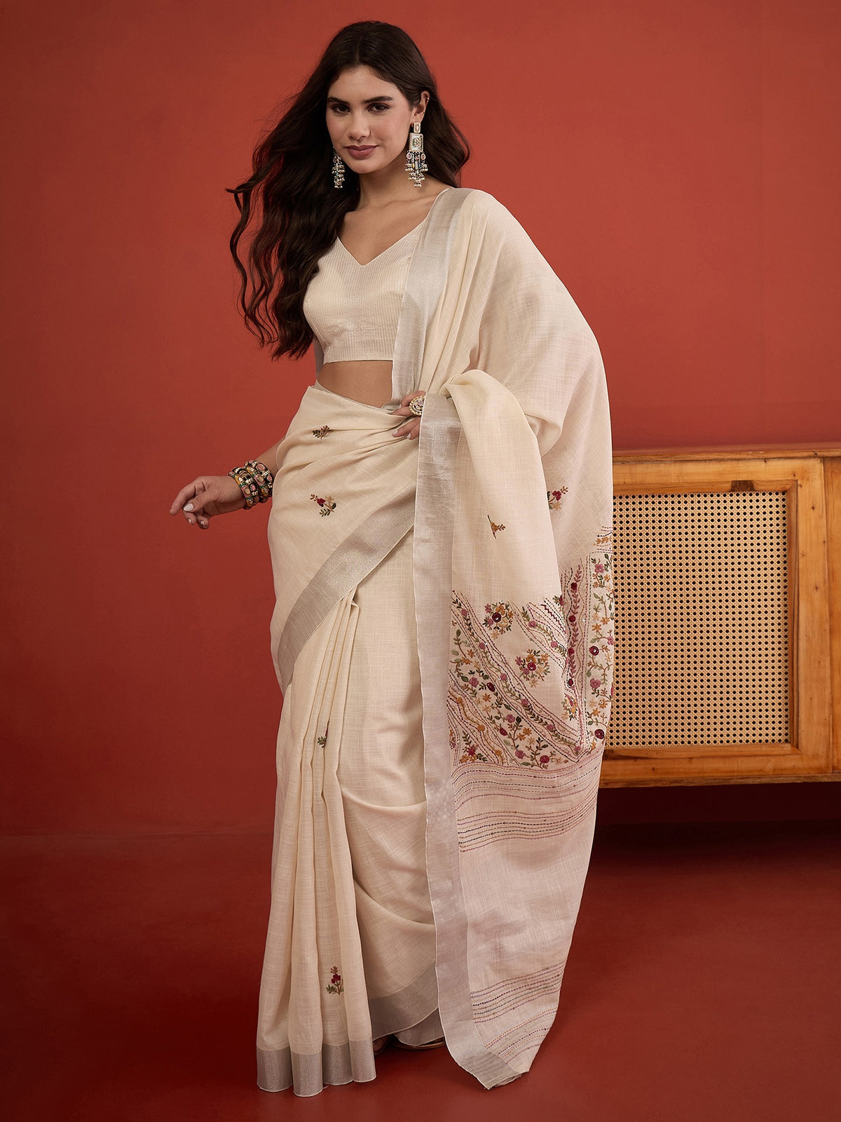 Off White linen blend saree view 4