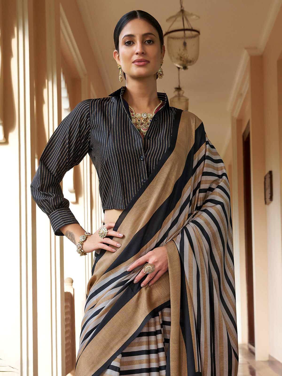 Black crepe saree view 2