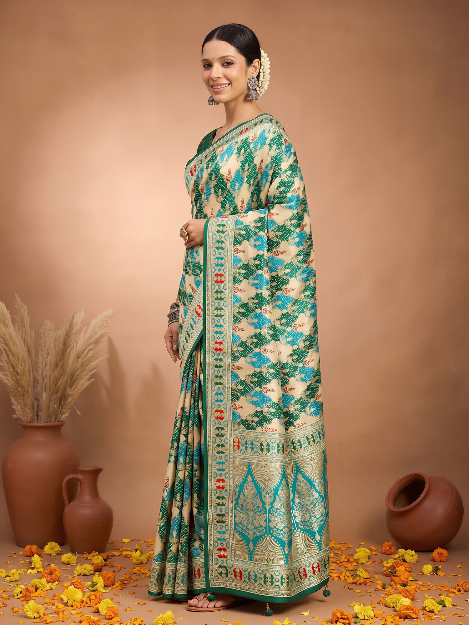 Green Silk Blend saree – detail view 2