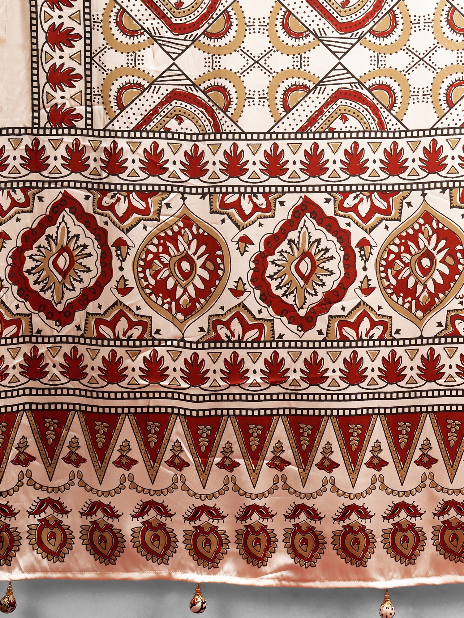 Off White Satin saree – detail view 4