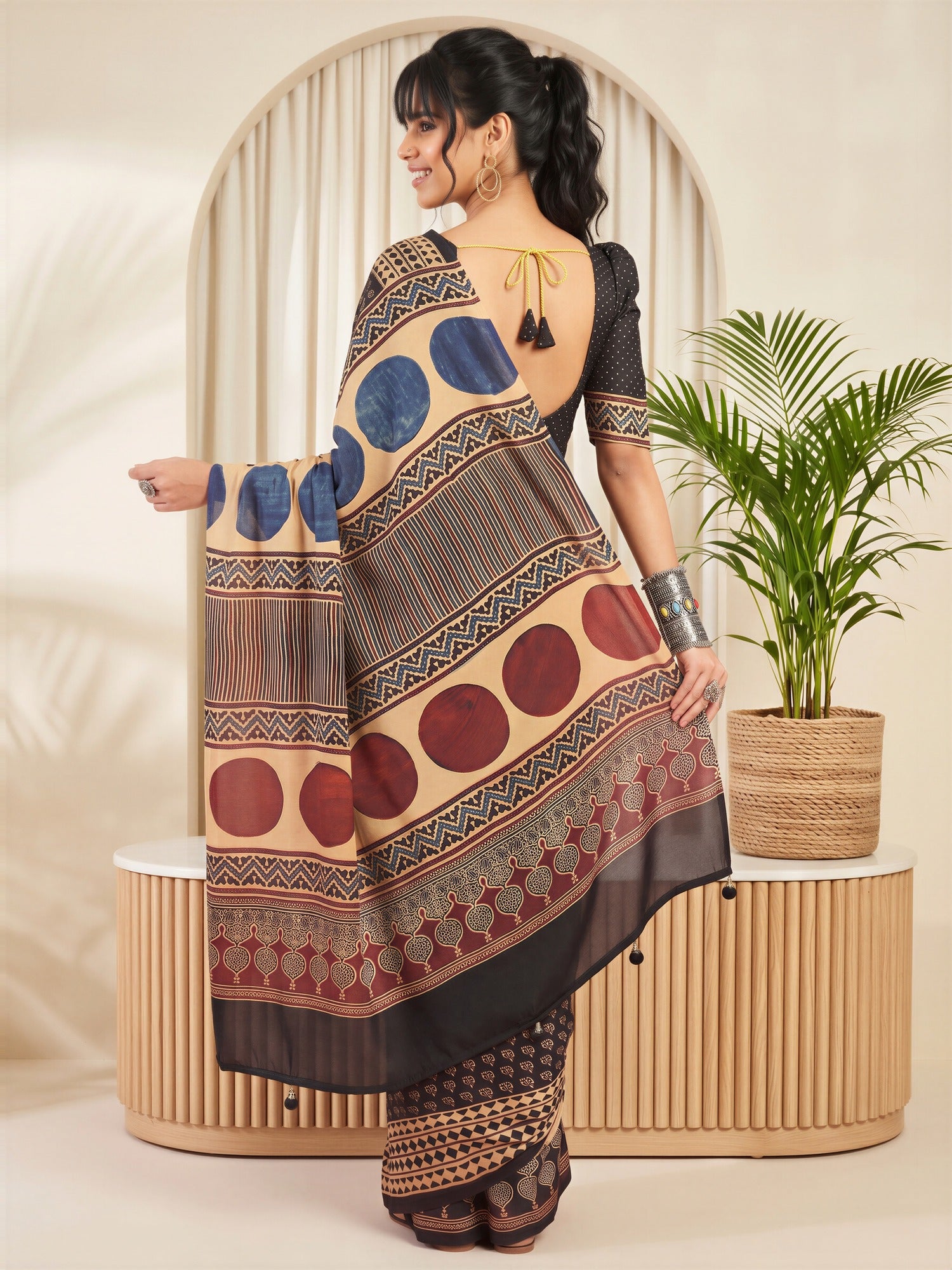 Black Silk Blend saree – detail view 1