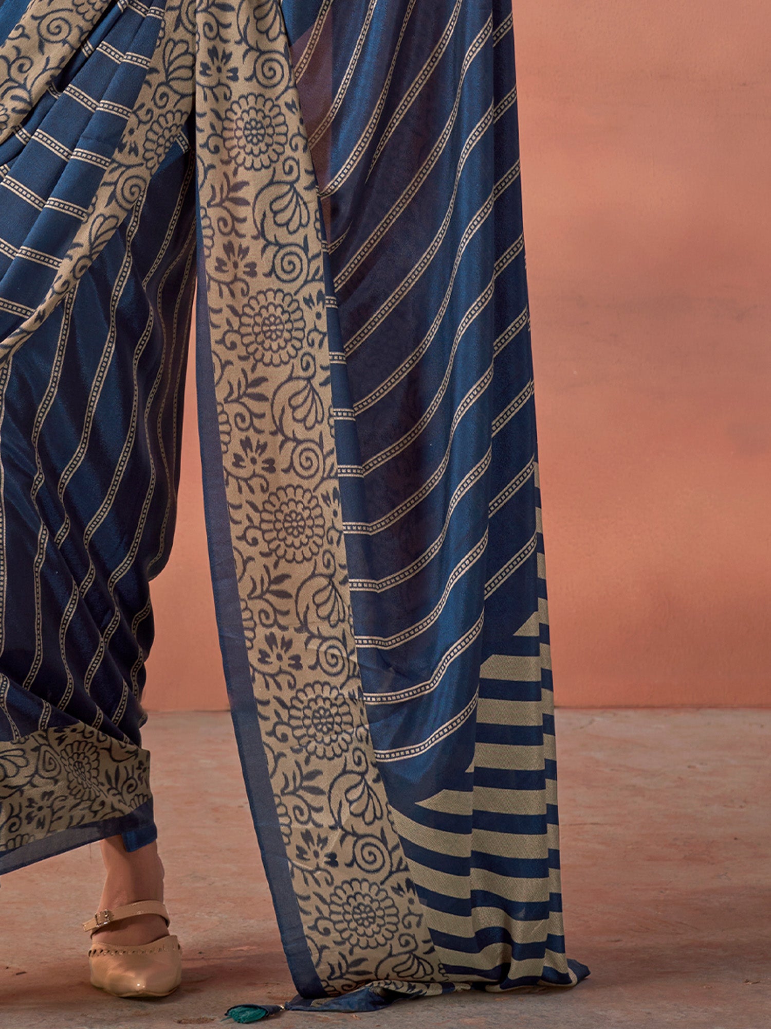 Blue Silk Blend saree – detail view 4