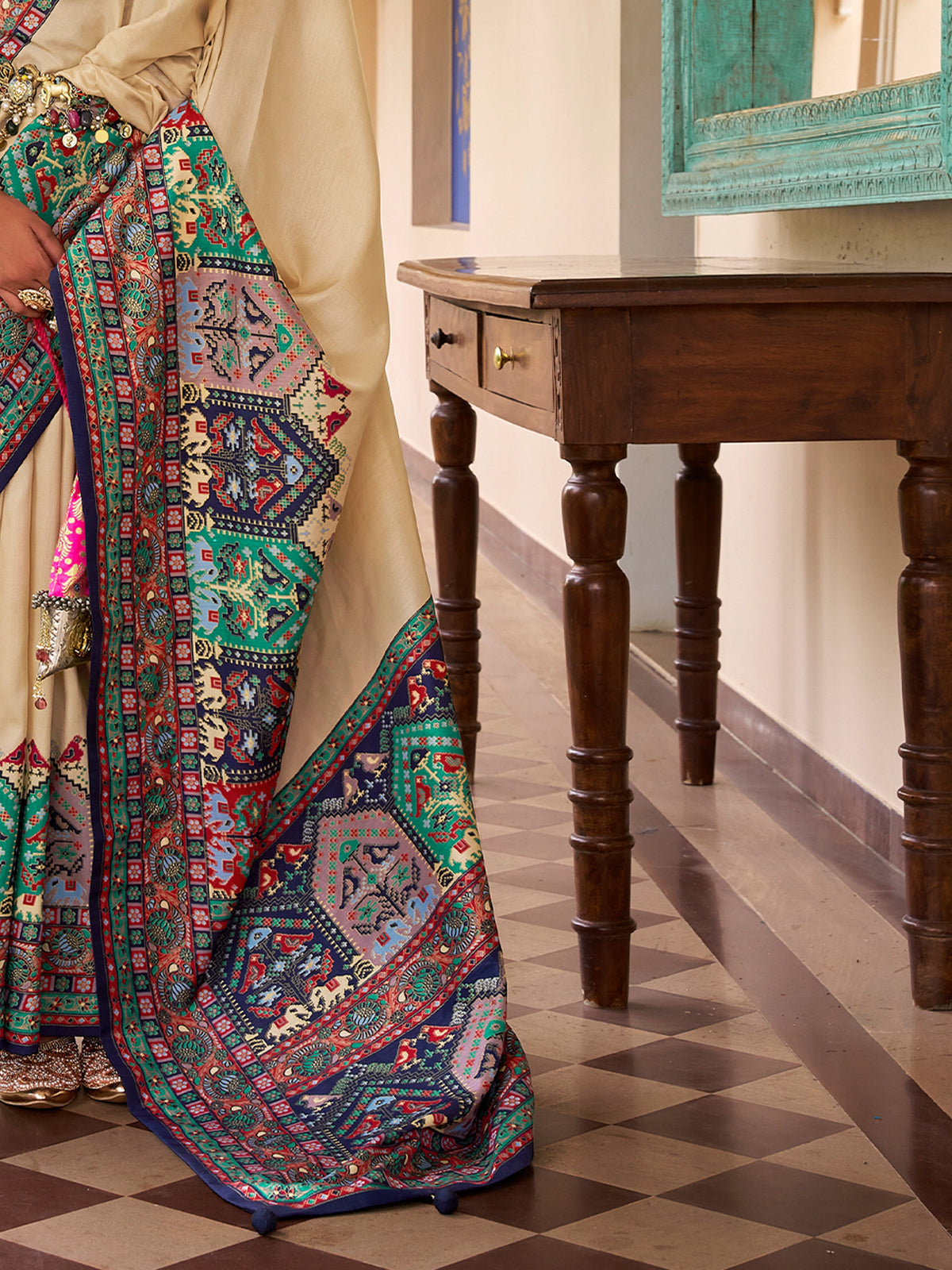 Beige Silk Blend saree – detail view 4