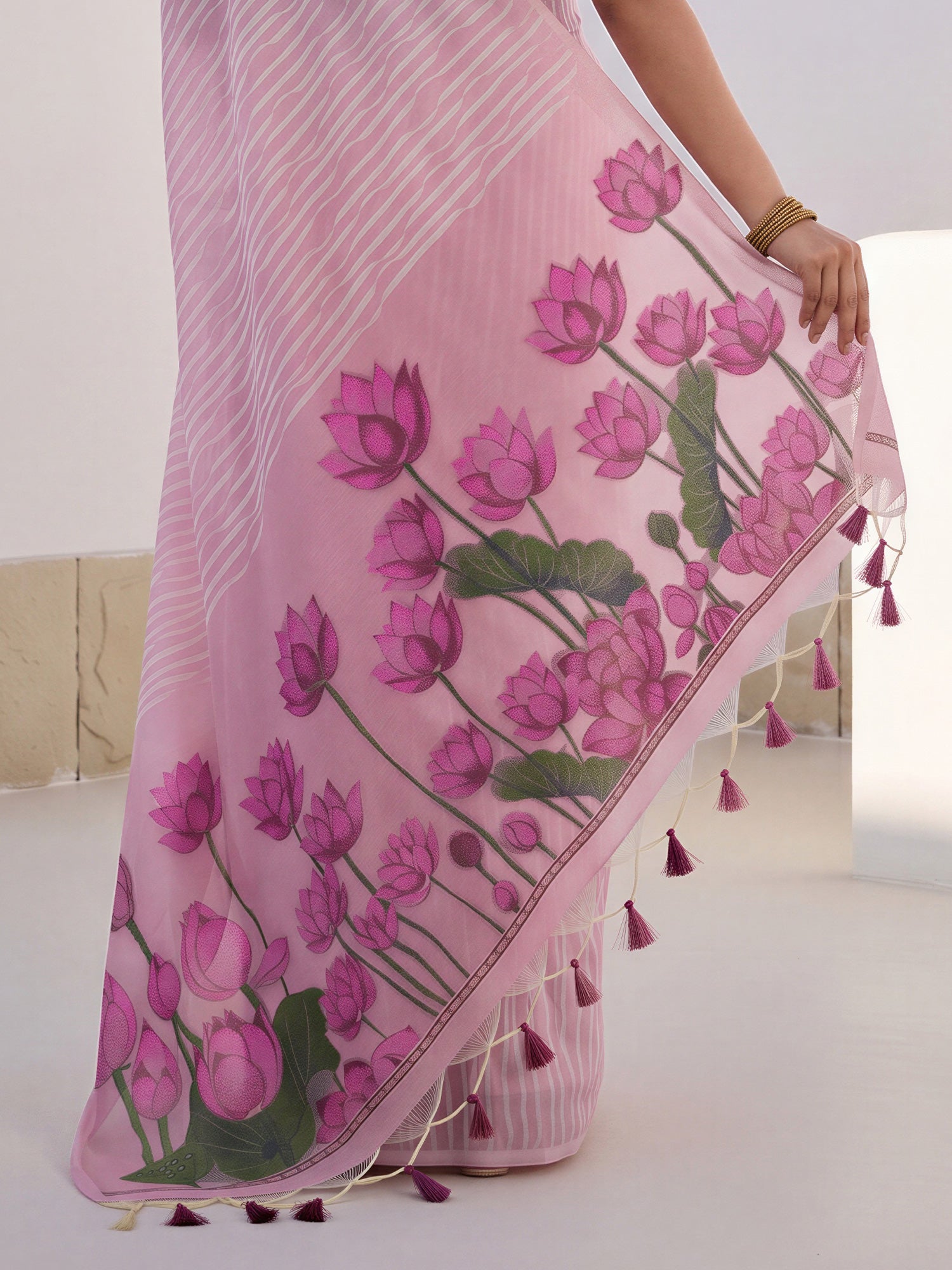 Pink Viscose saree – detail view 5