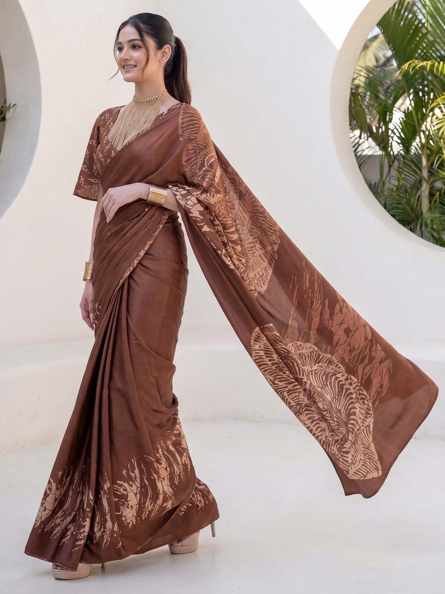 Brown Crepe saree – detail view 3
