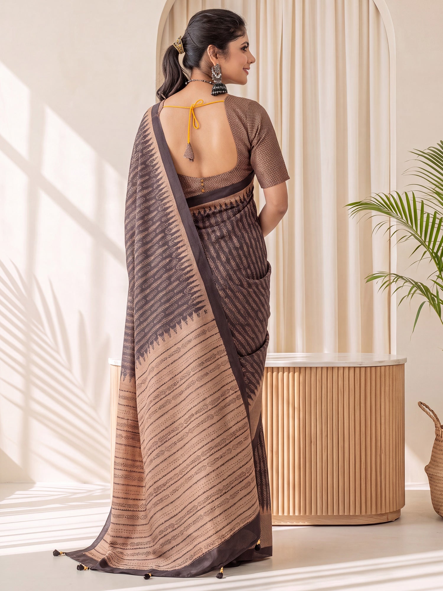 Black Silk Blend saree – detail view 1