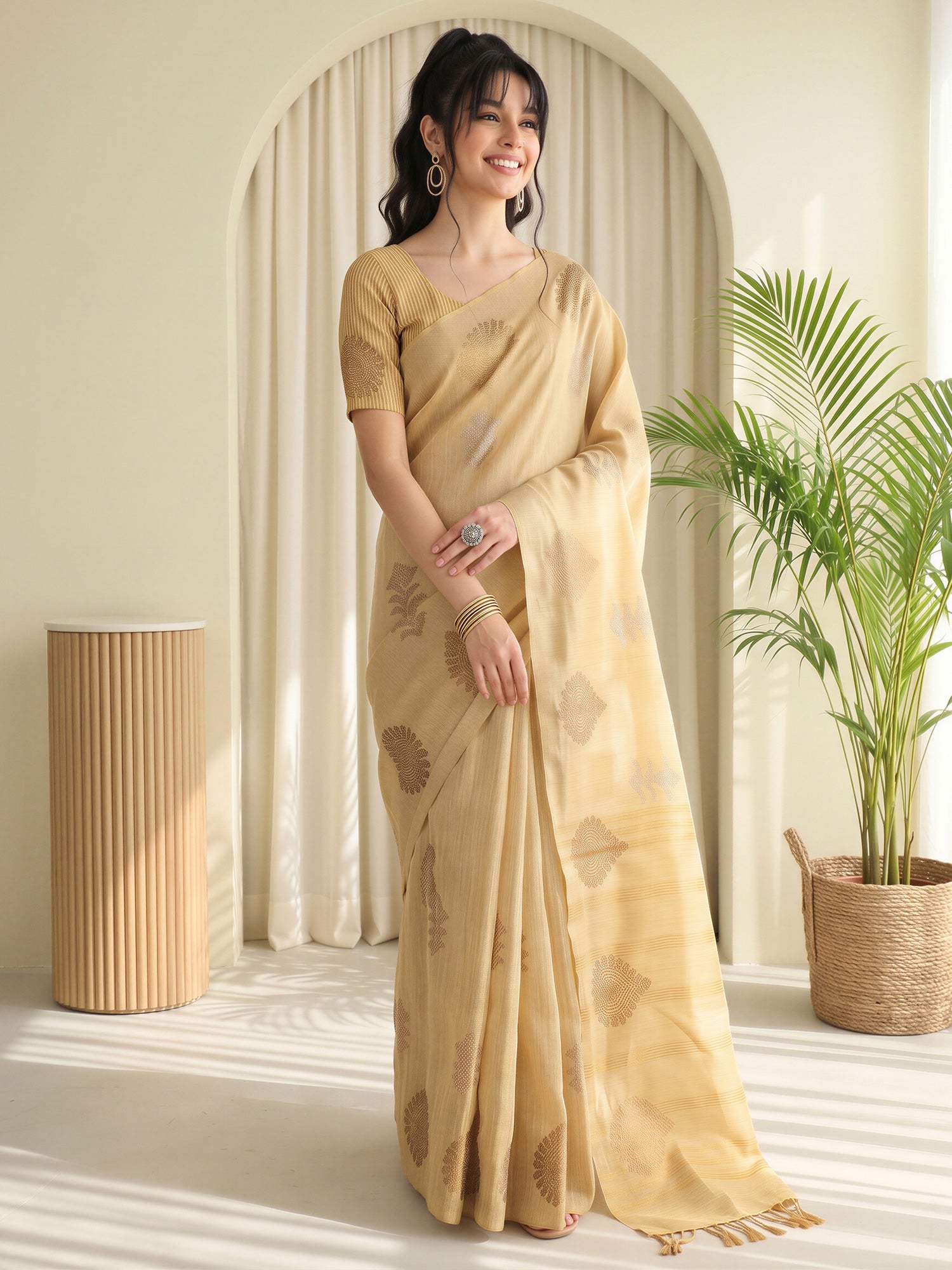 Cream Linen saree – detail view 3