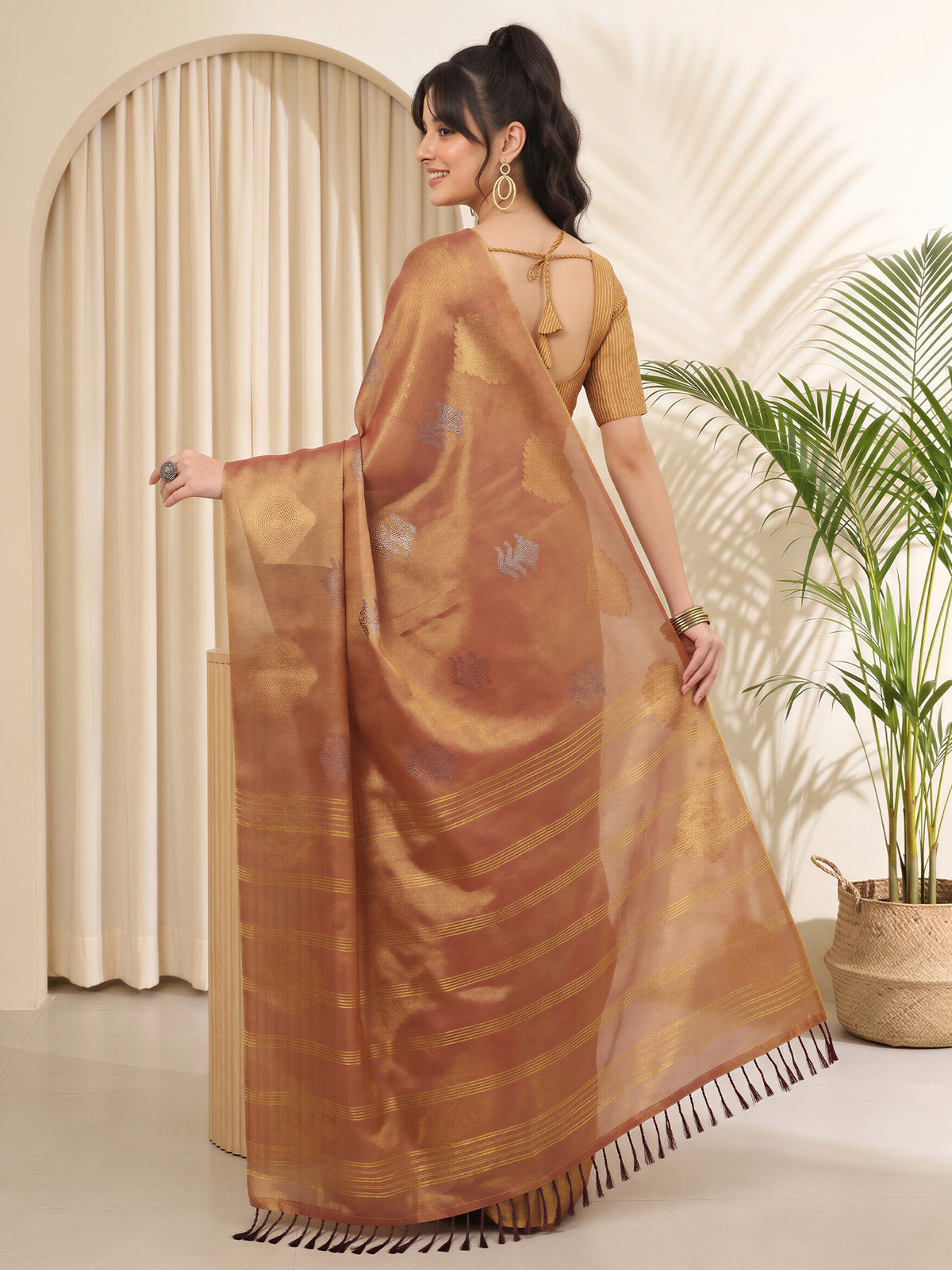 Metallic Linen saree – detail view 1