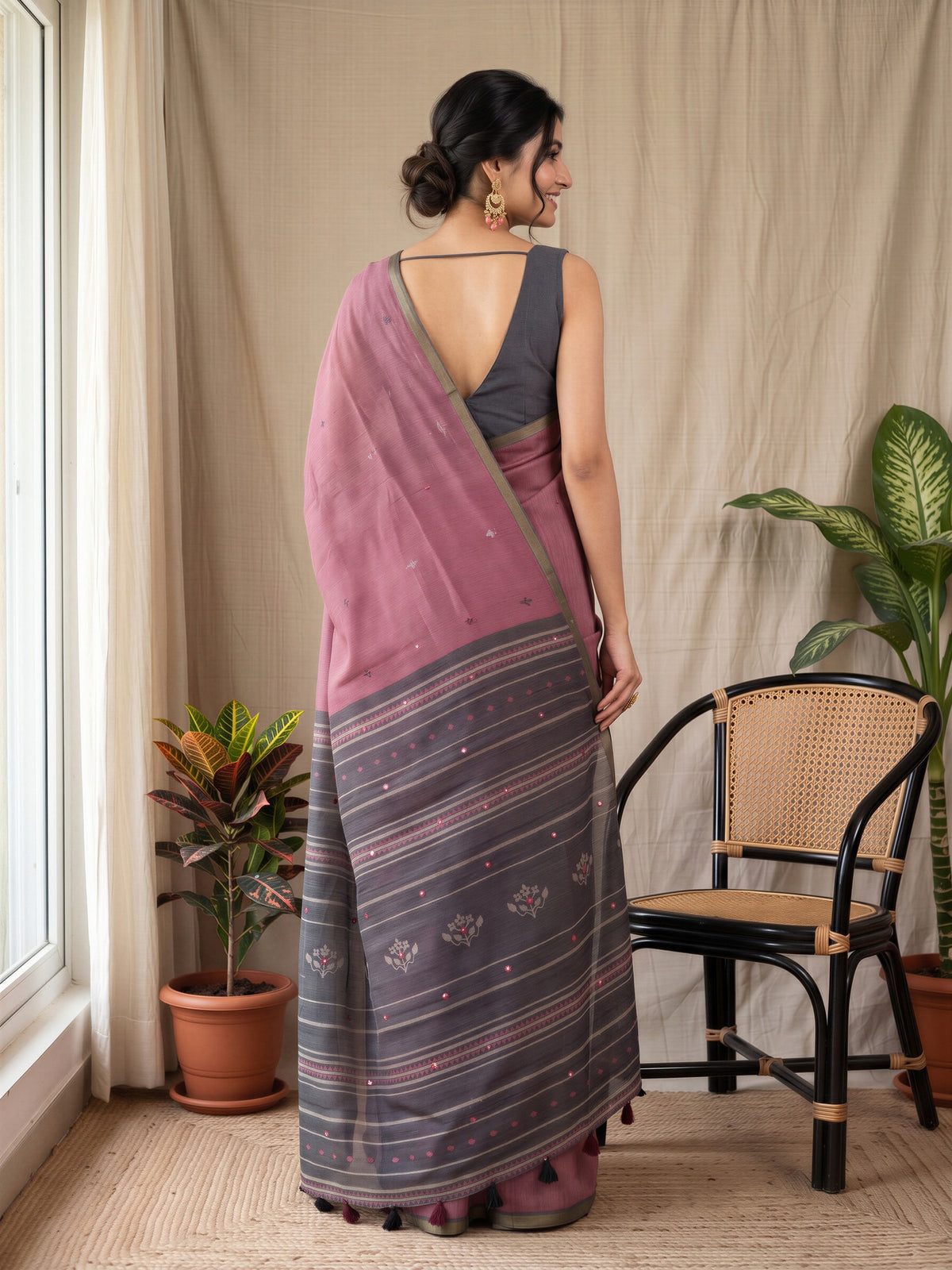 Wine Linen Blend saree – detail view 1