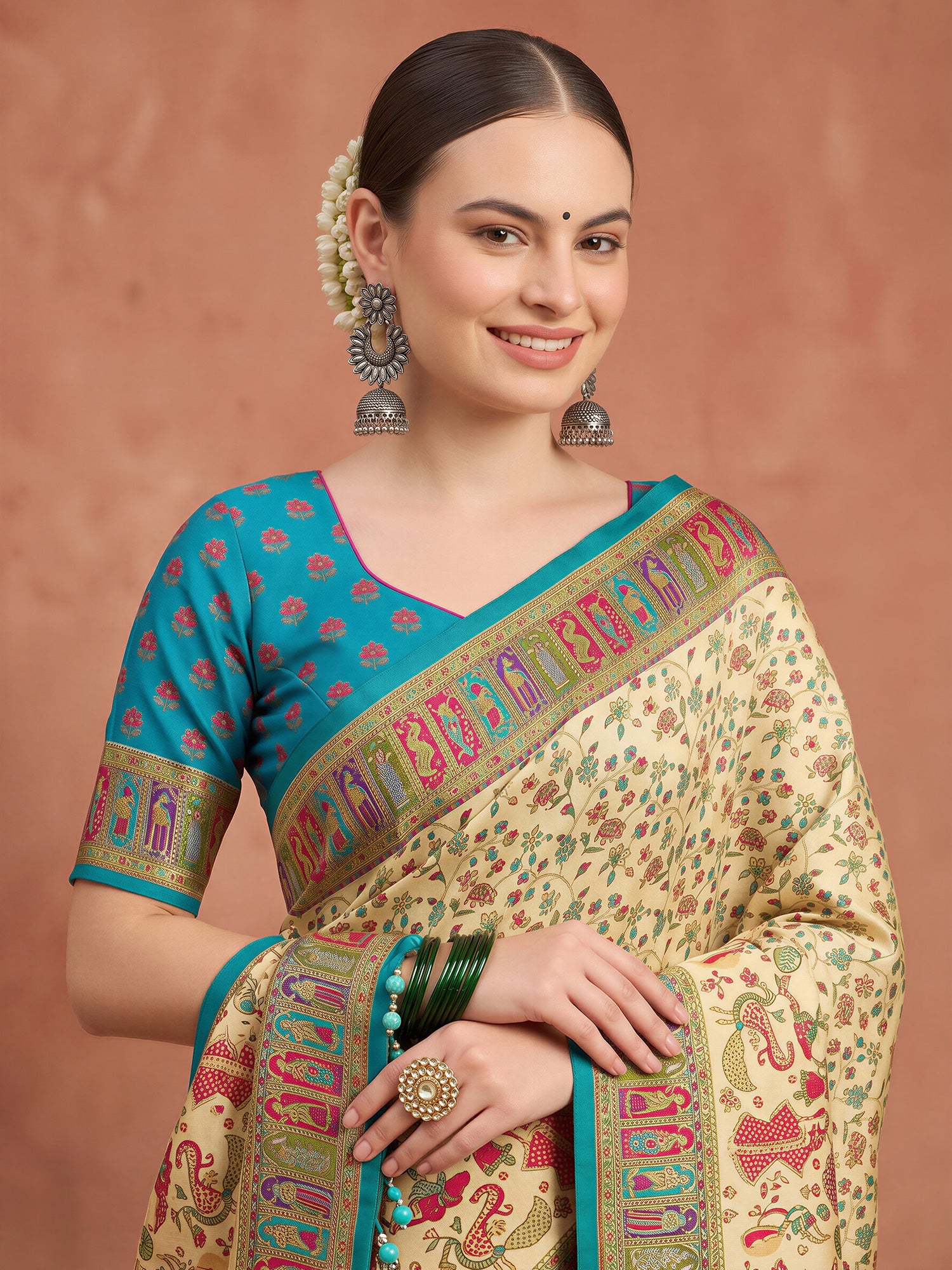 Cream Silk Blend saree – detail view 3