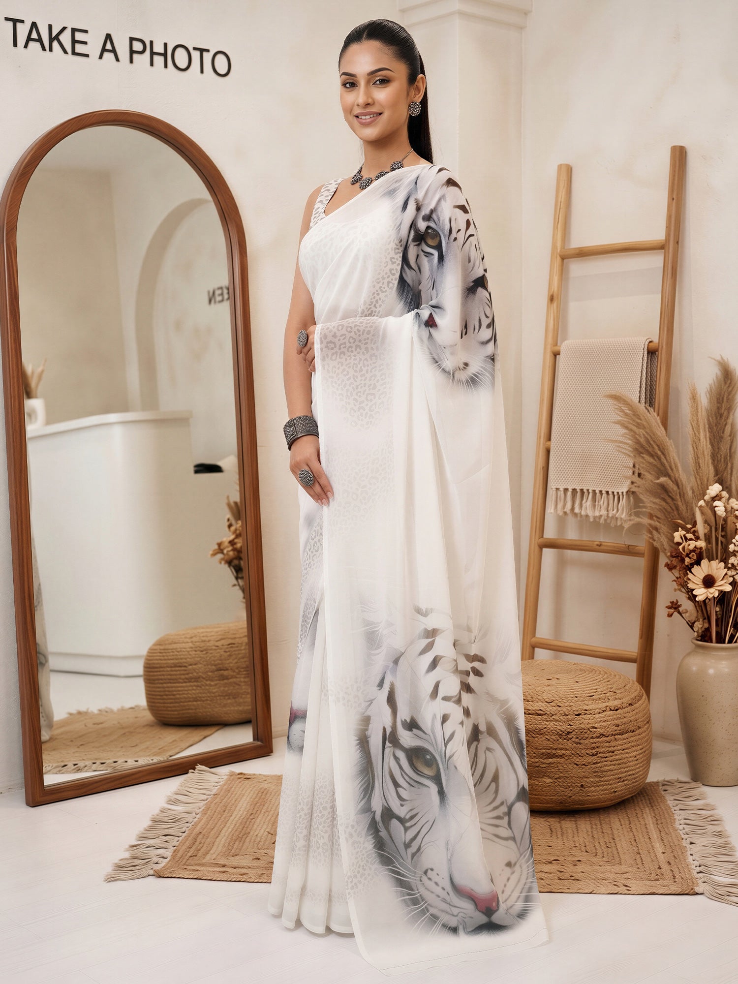 White Organza saree – detail view 2