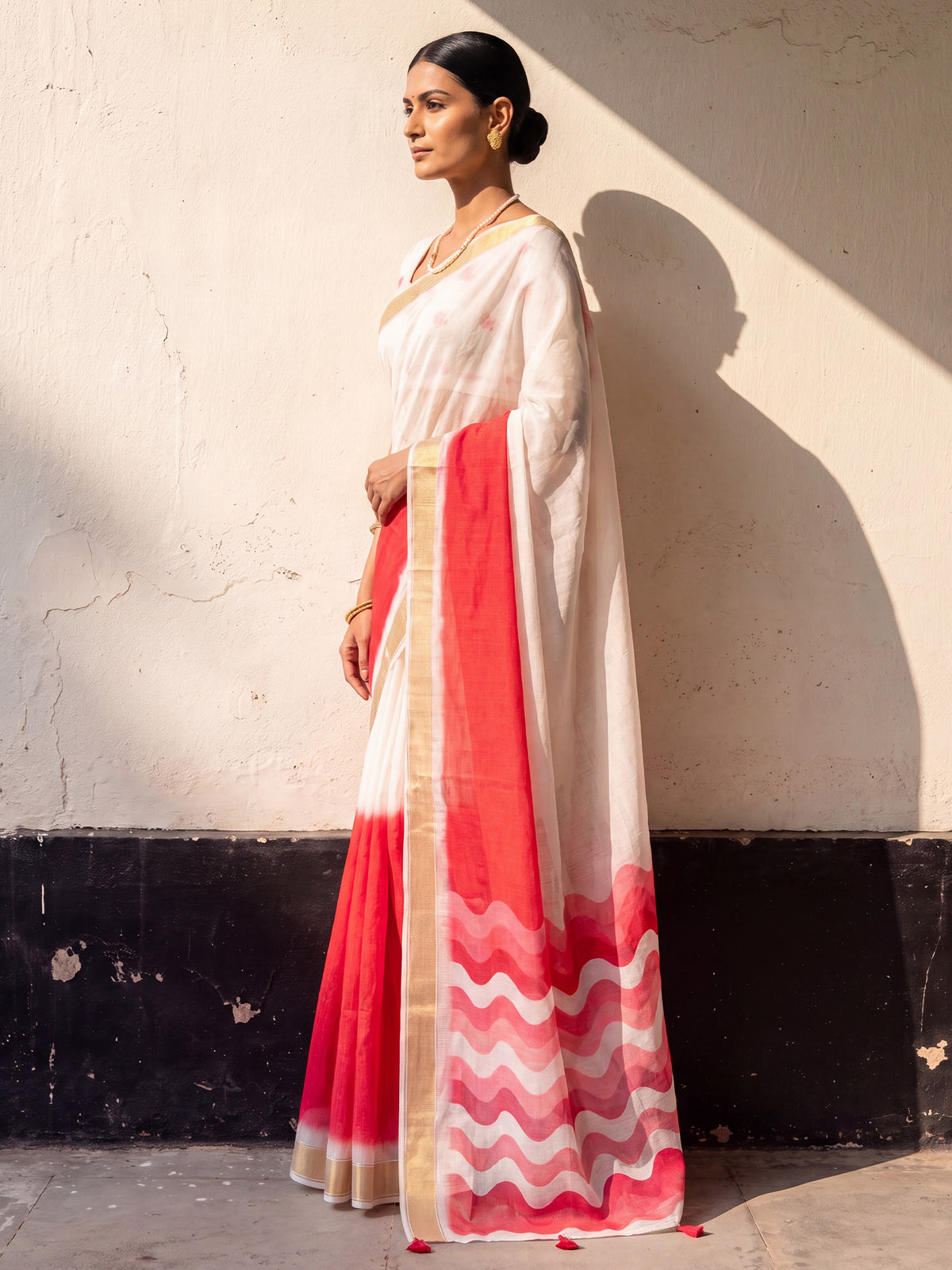 Red Linen saree – detail view 2
