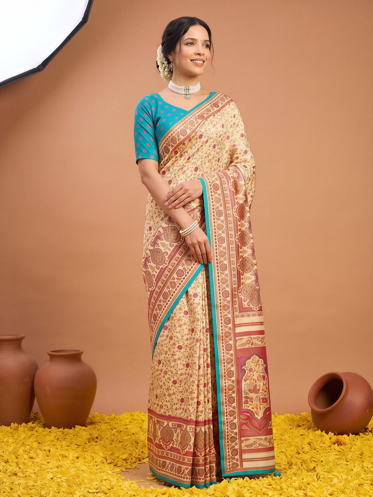 Cream Silk Blend saree – detail view 2